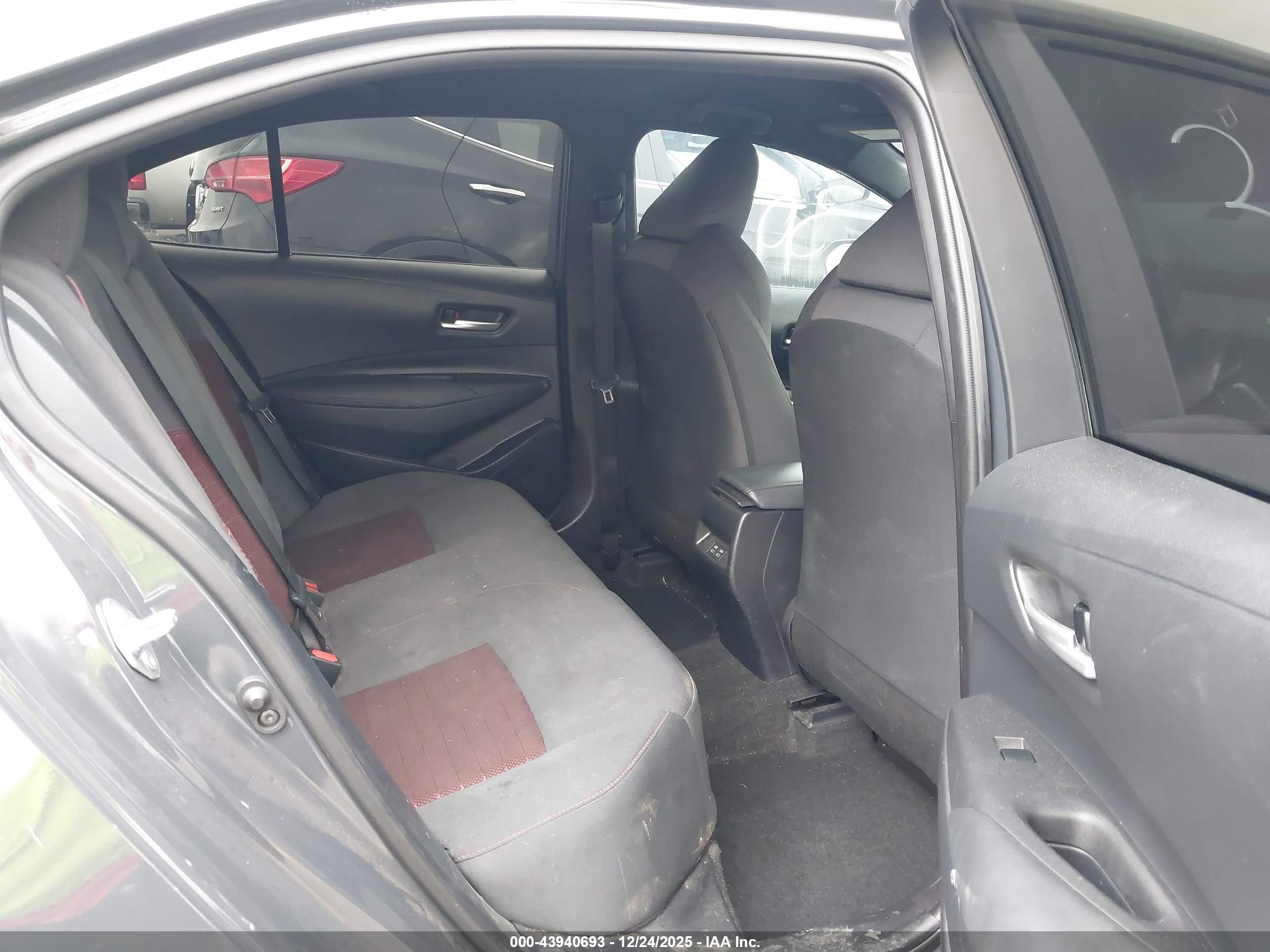 TOYOTA COROLLA image 8