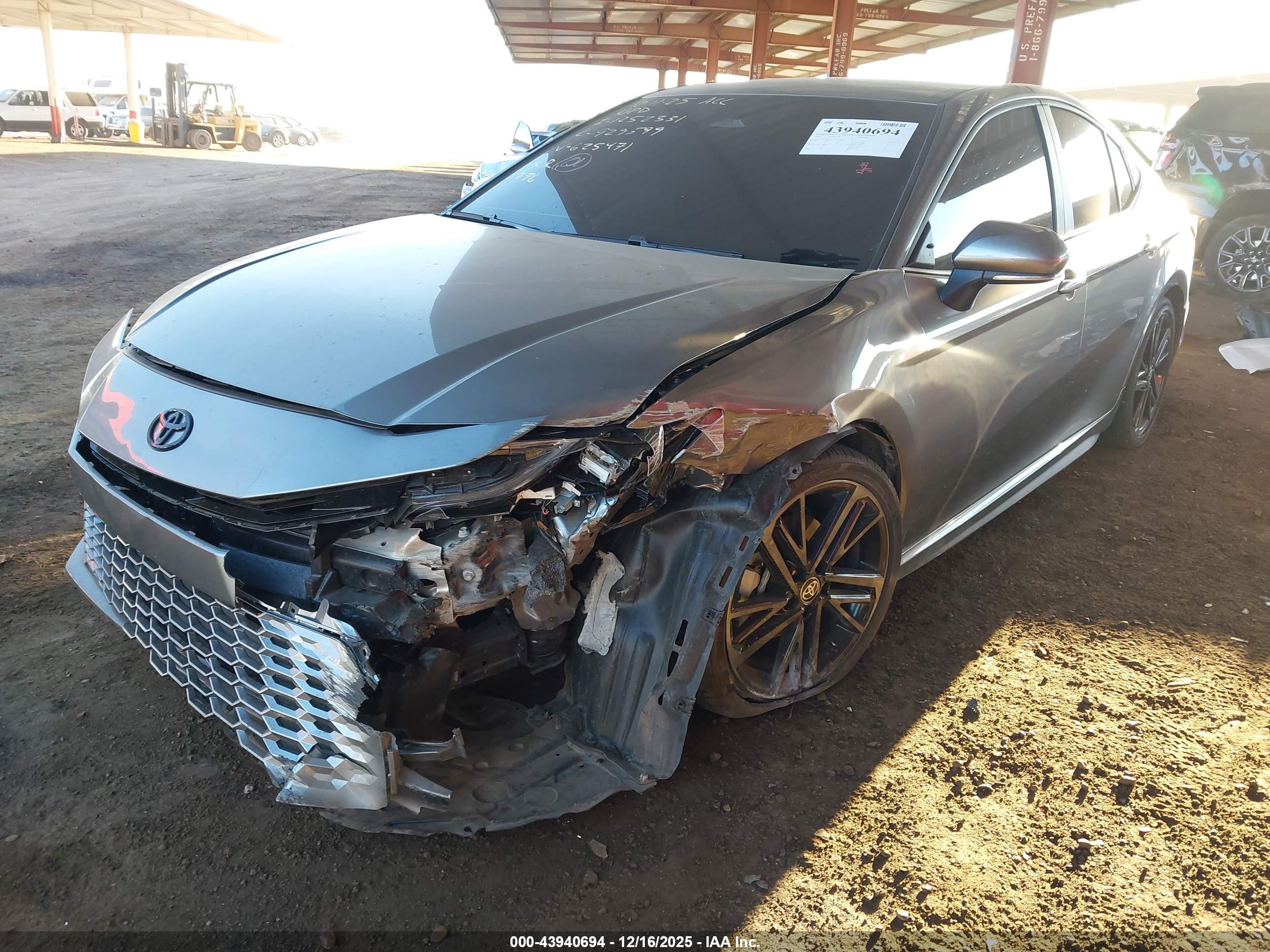TOYOTA CAMRY image 2