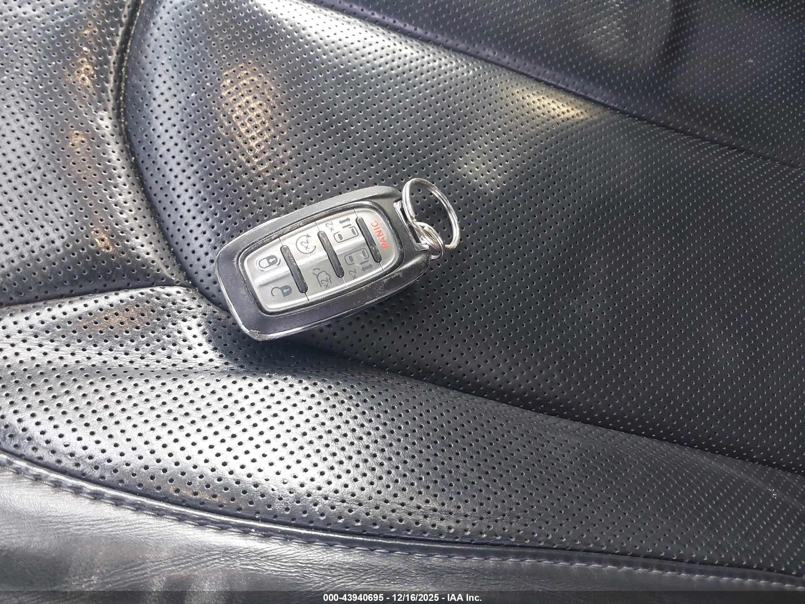CHRYSLER PACIFICA image 11