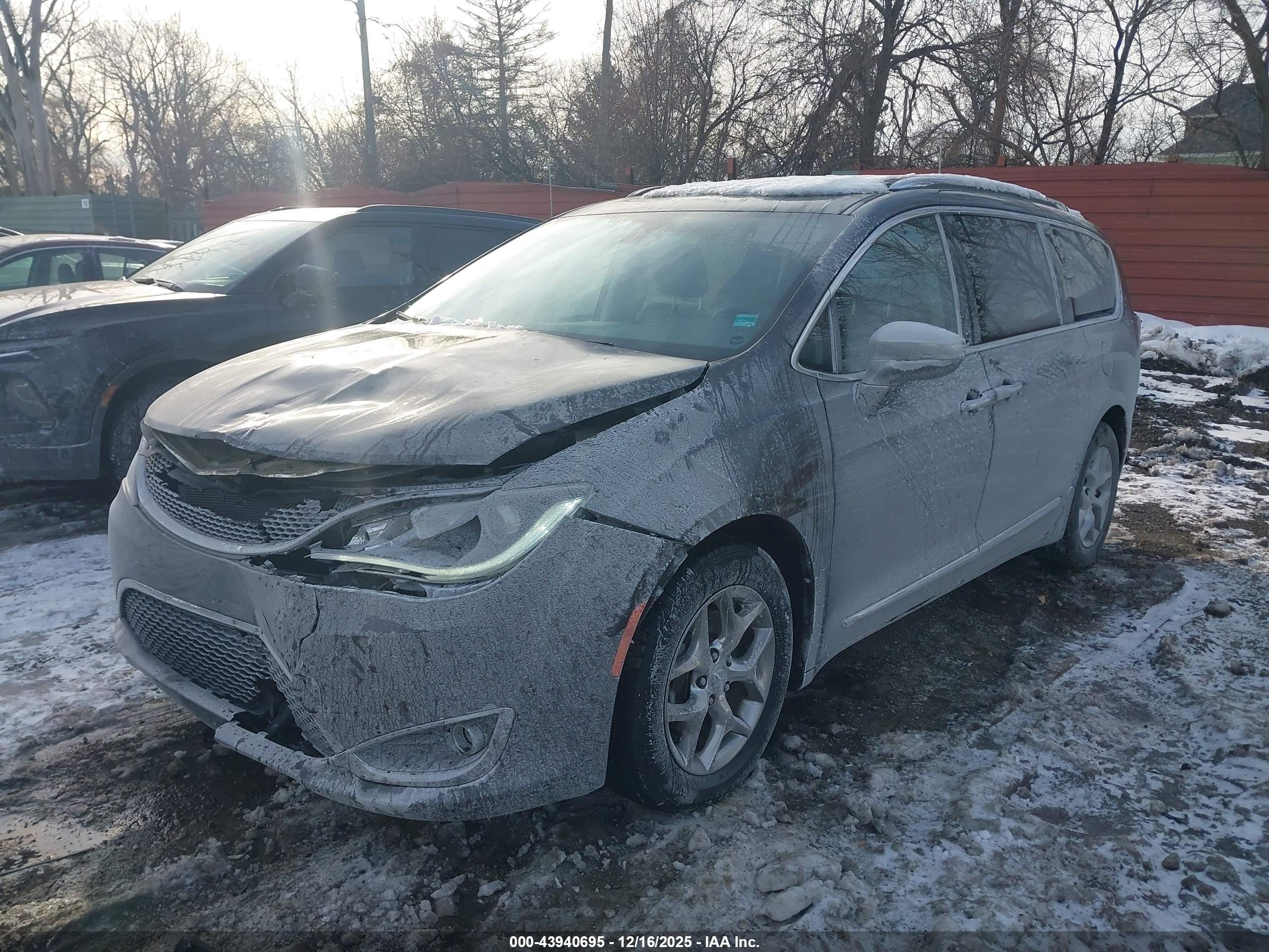 CHRYSLER PACIFICA image 2