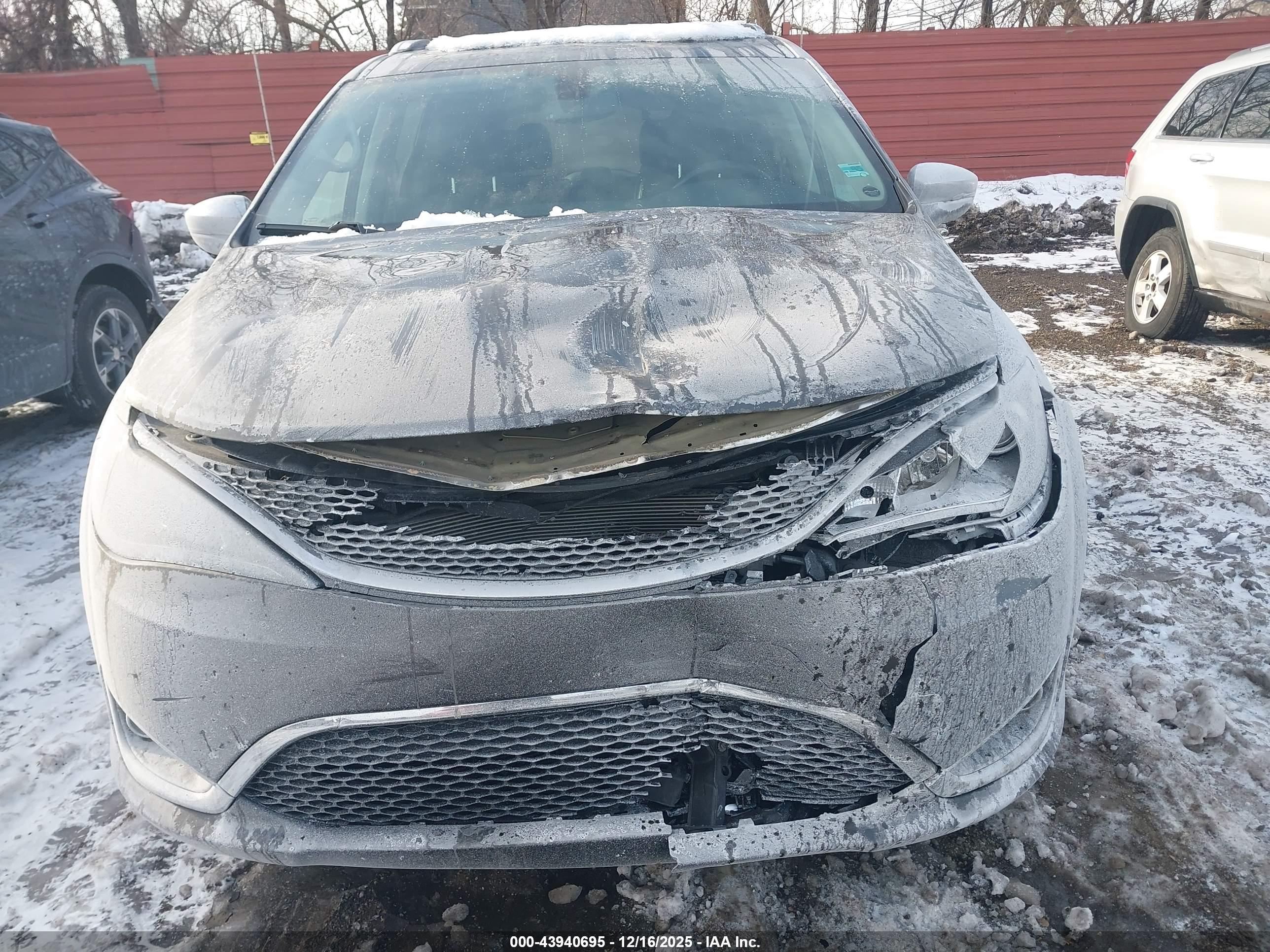 CHRYSLER PACIFICA image 6