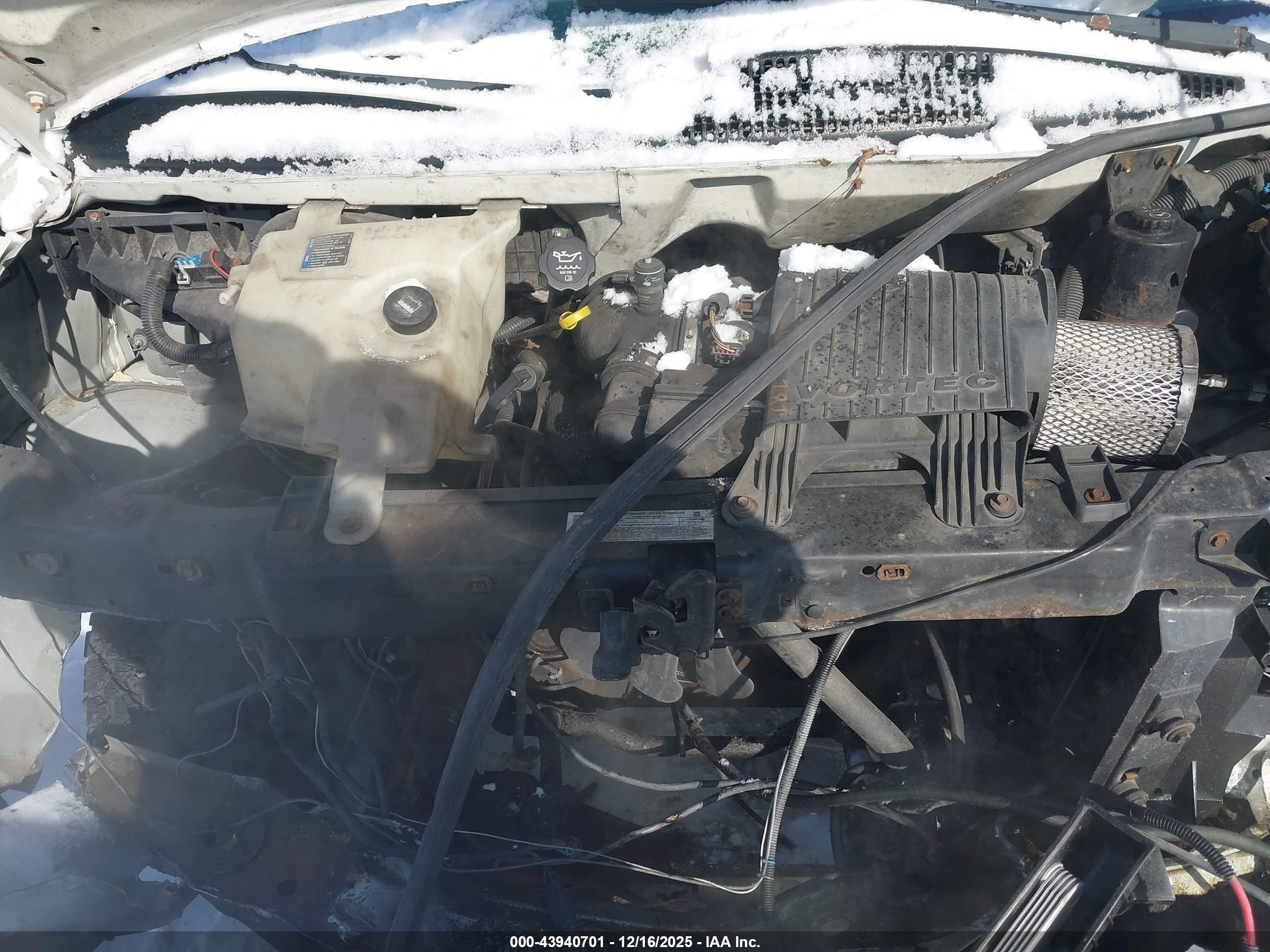 CHEVROLET EXPRESS image 10