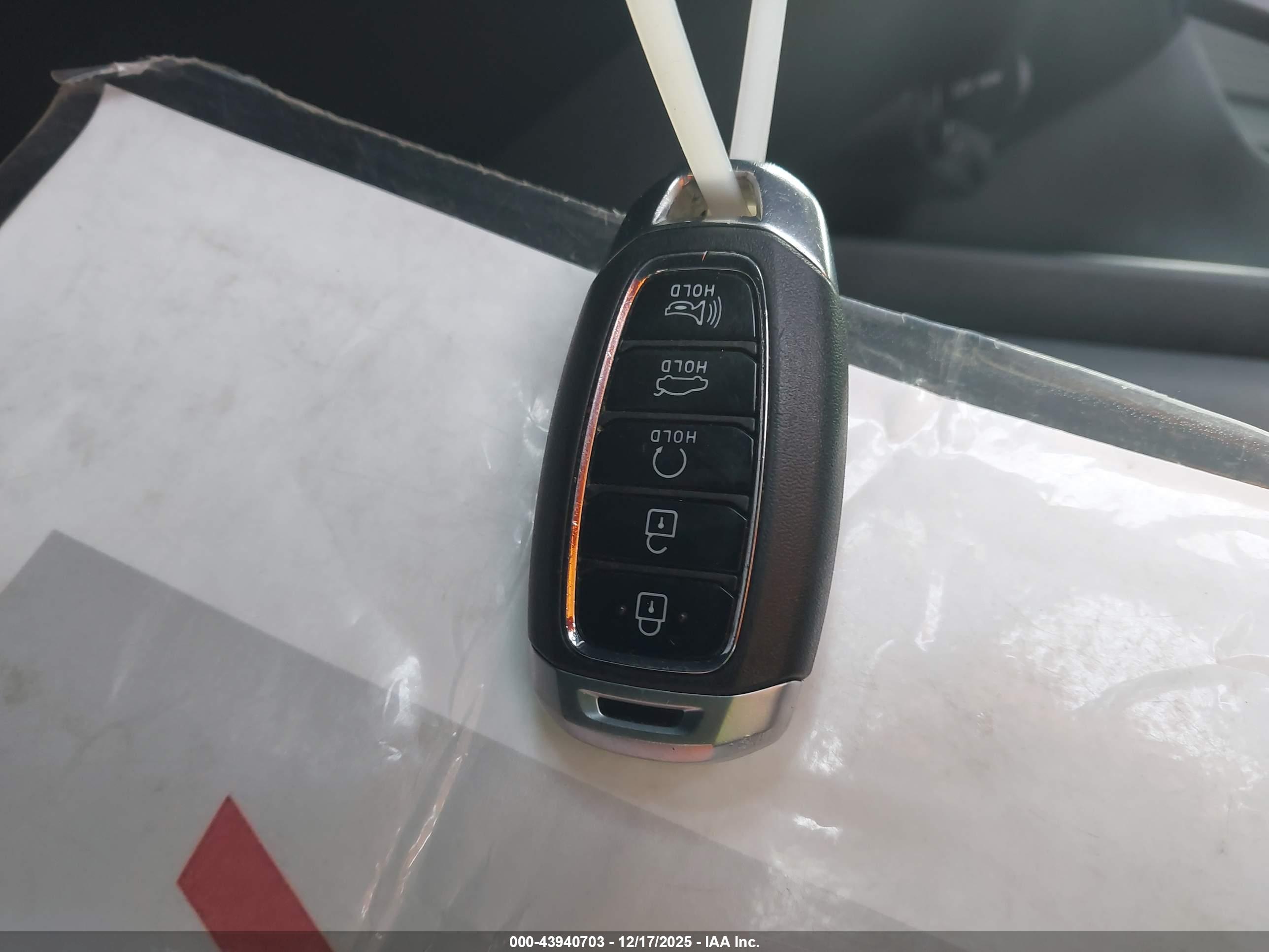 HYUNDAI ELANTRA image 11