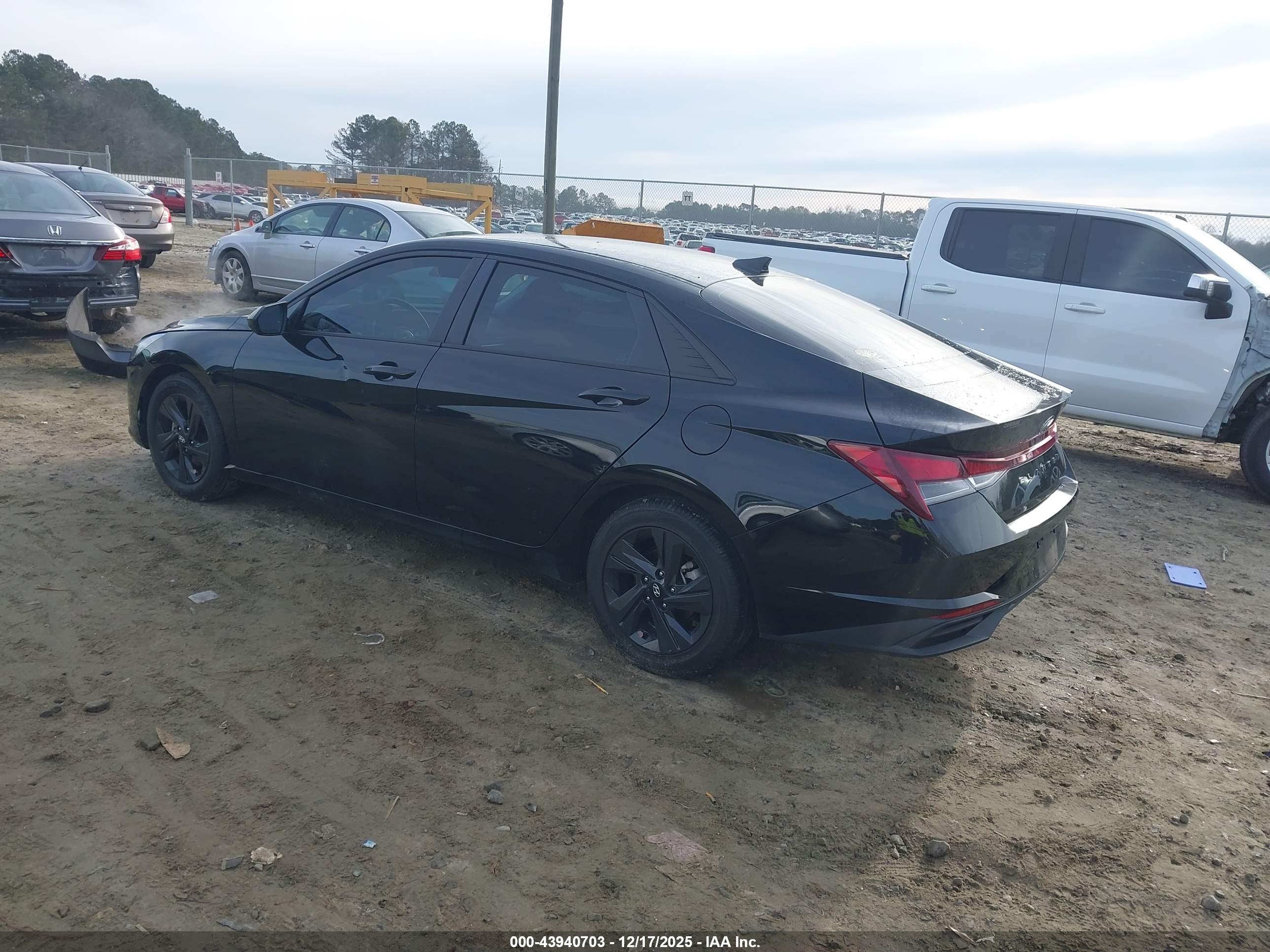 HYUNDAI ELANTRA image 3