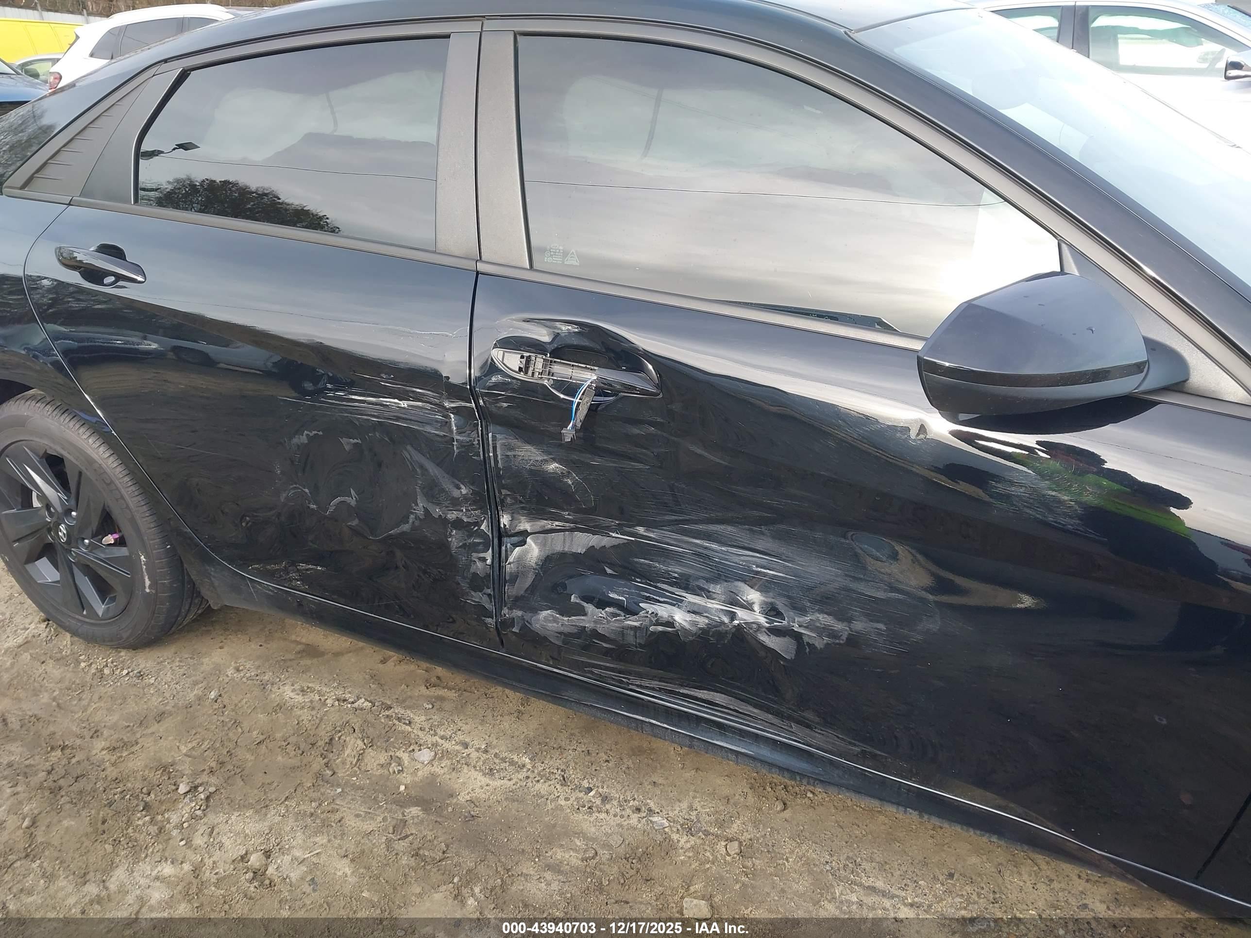 HYUNDAI ELANTRA image 6