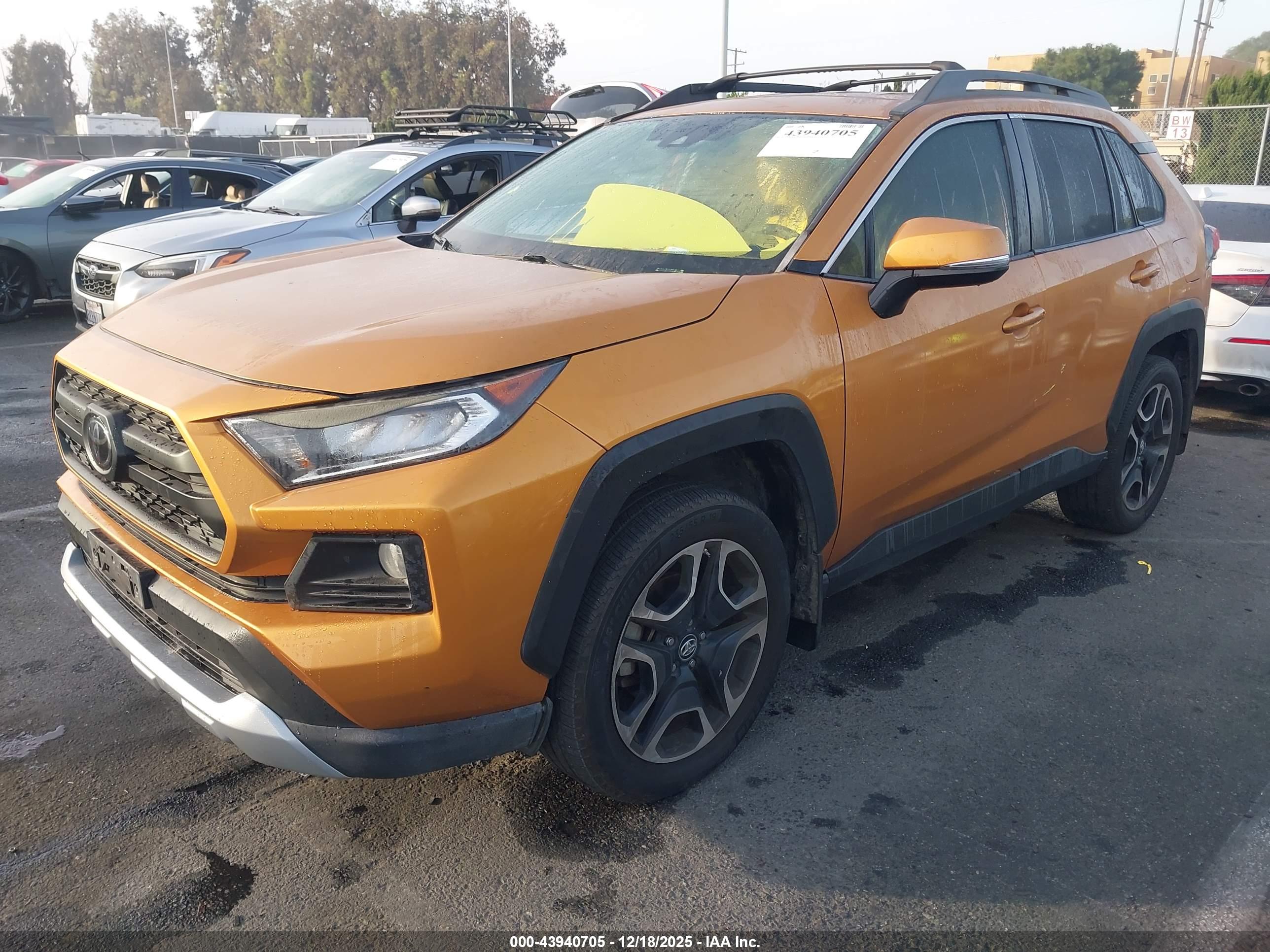 TOYOTA RAV4 image 2