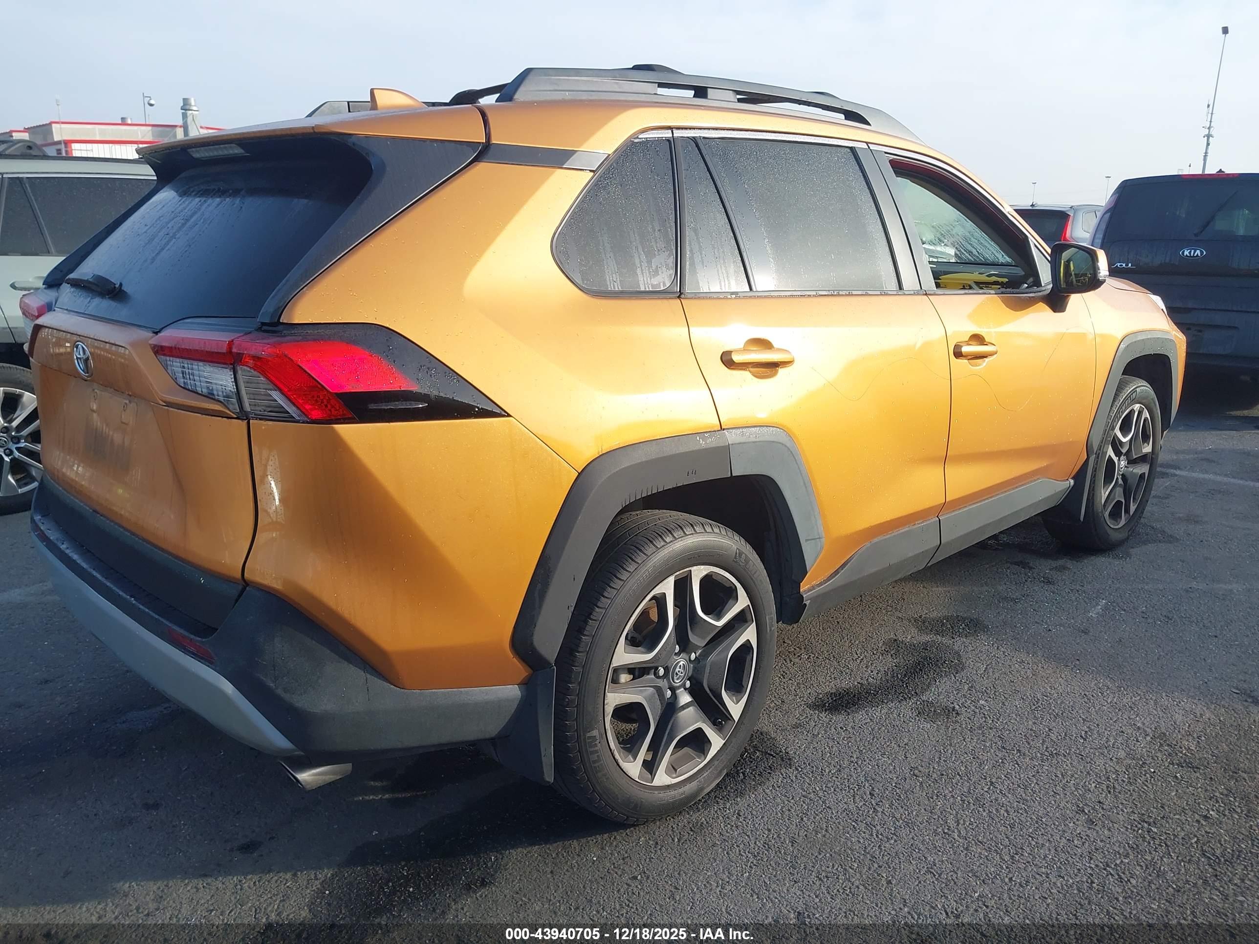 TOYOTA RAV4 image 4