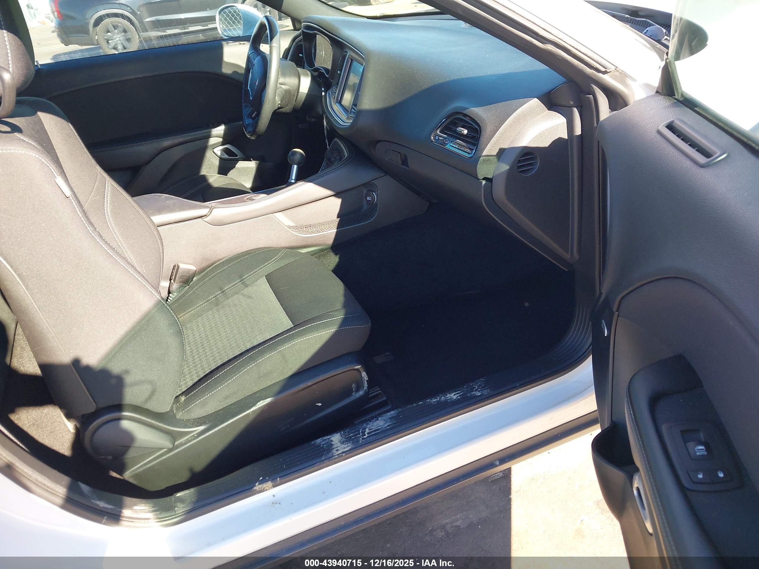 DODGE CHALLENGER image 5