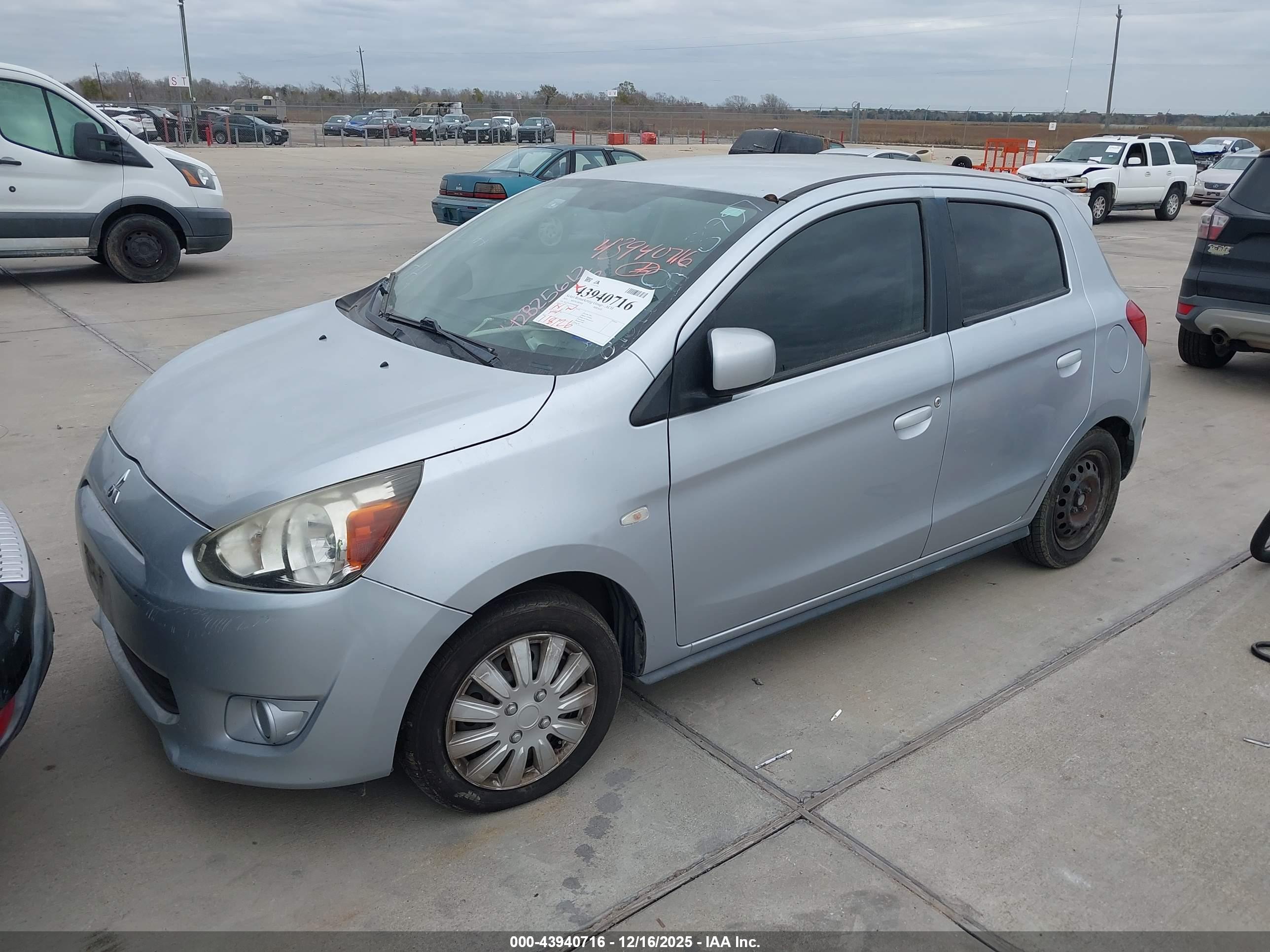 MITSUBISHI MIRAGE image 2