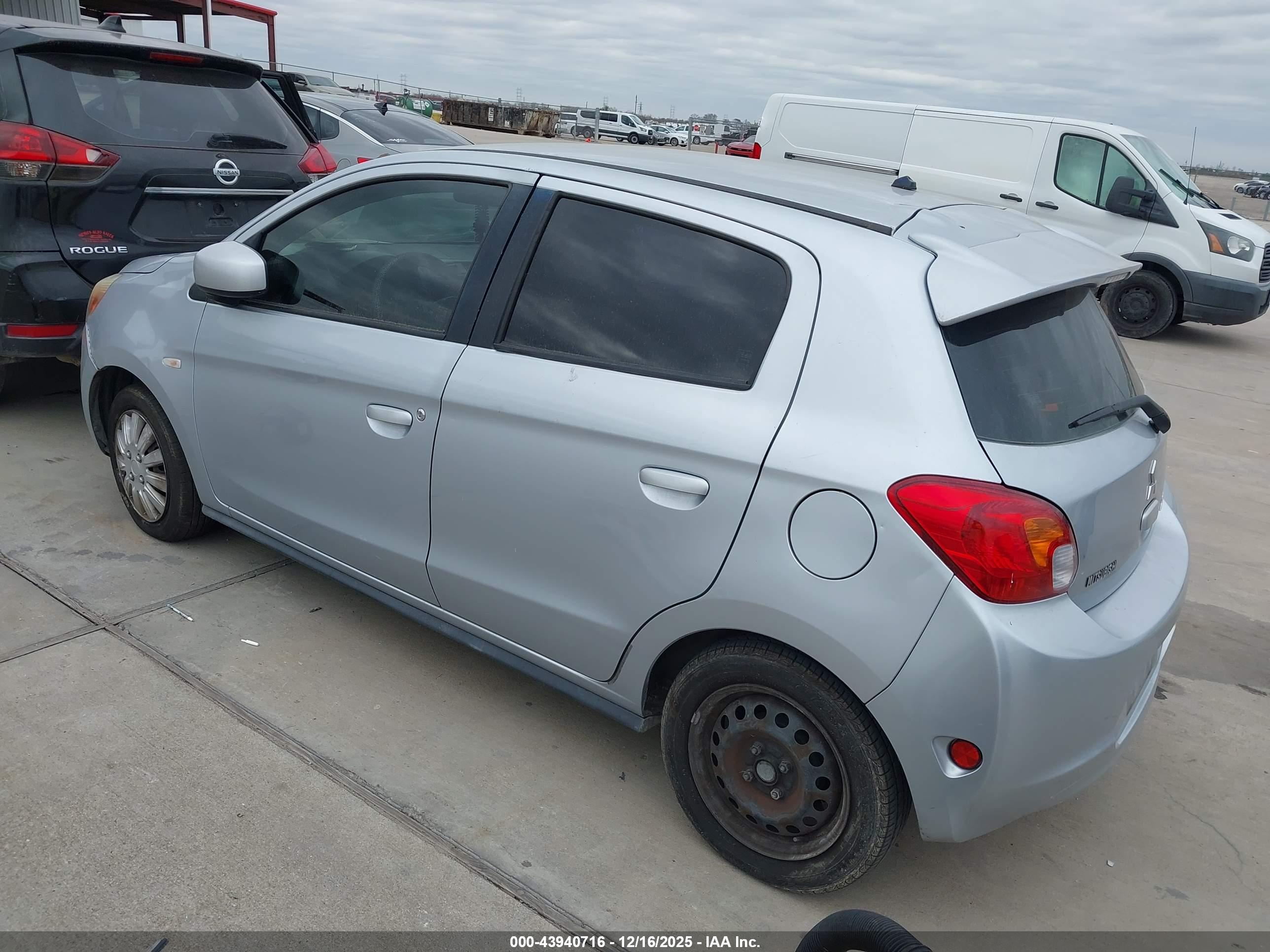 MITSUBISHI MIRAGE image 3