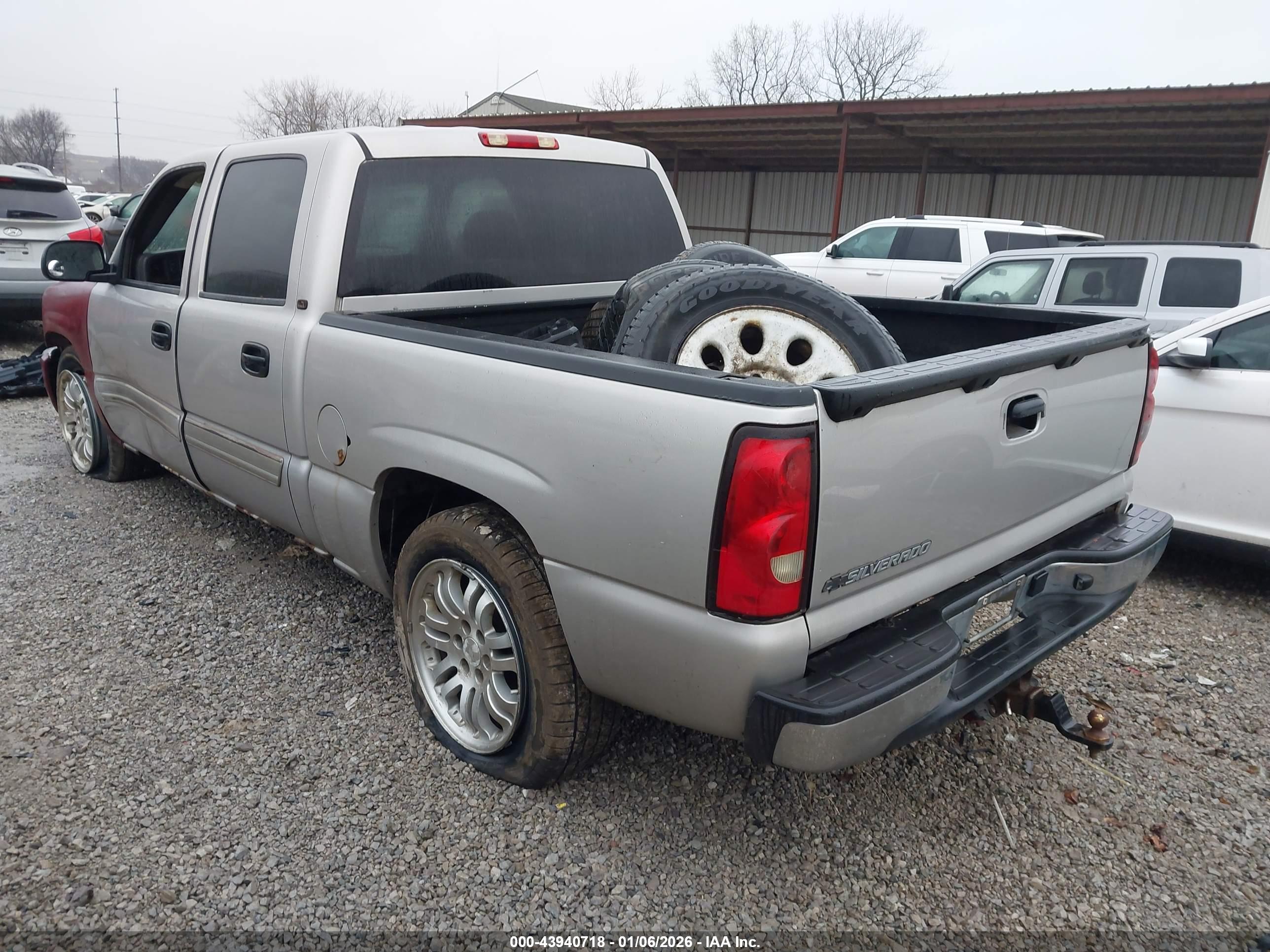 CHEVROLET SILVERADO image 3