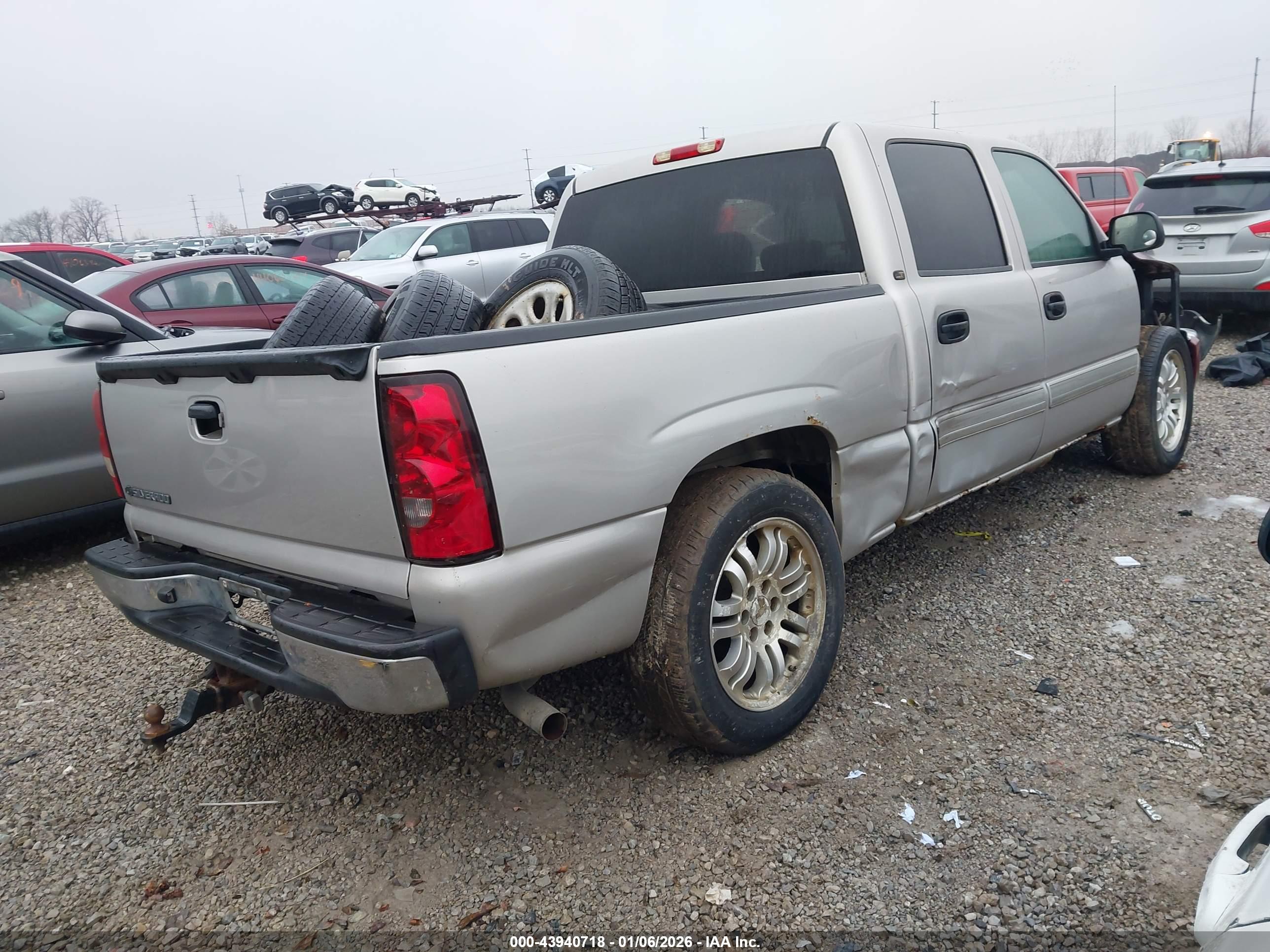 CHEVROLET SILVERADO image 4