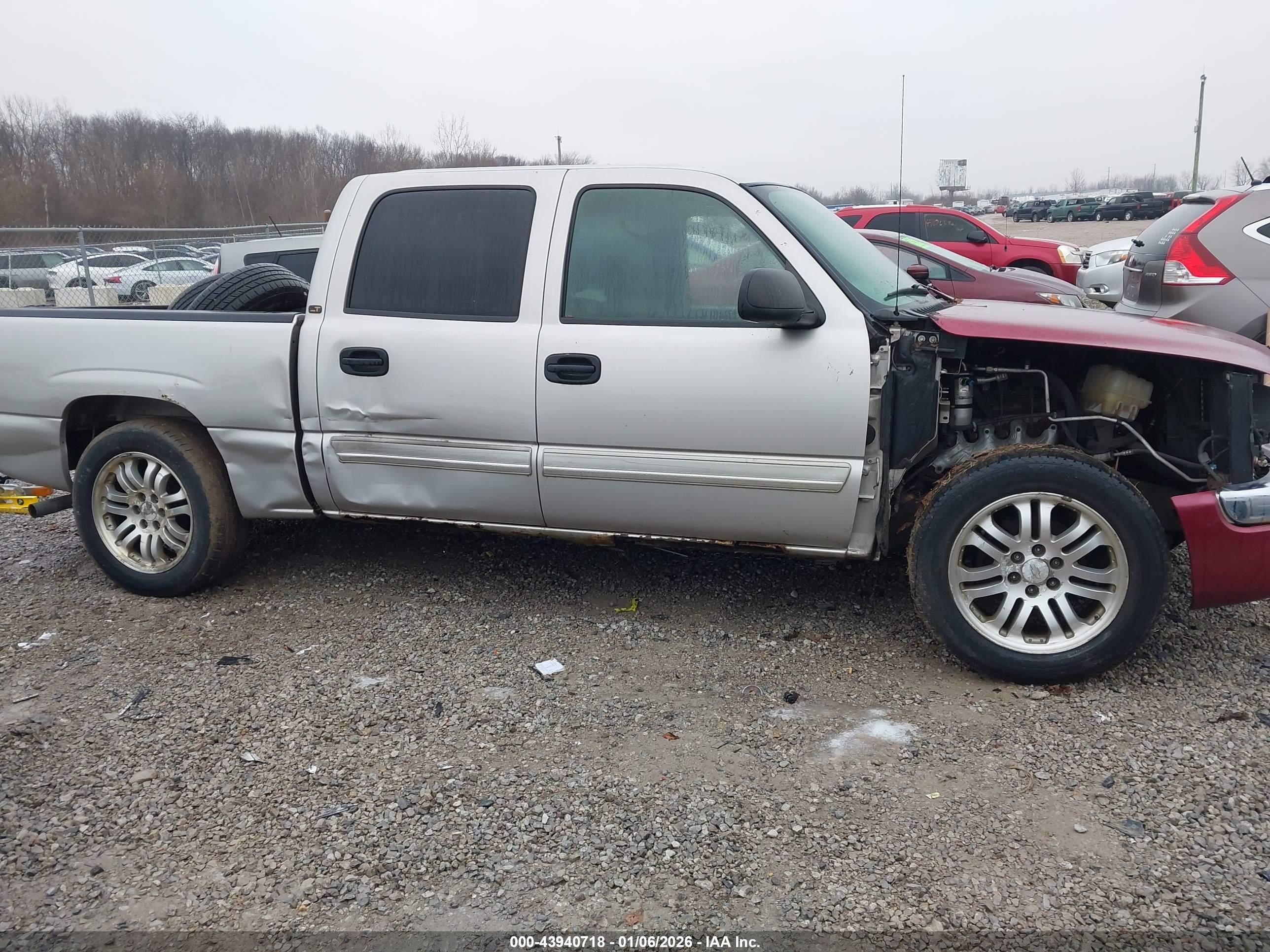 CHEVROLET SILVERADO image 6