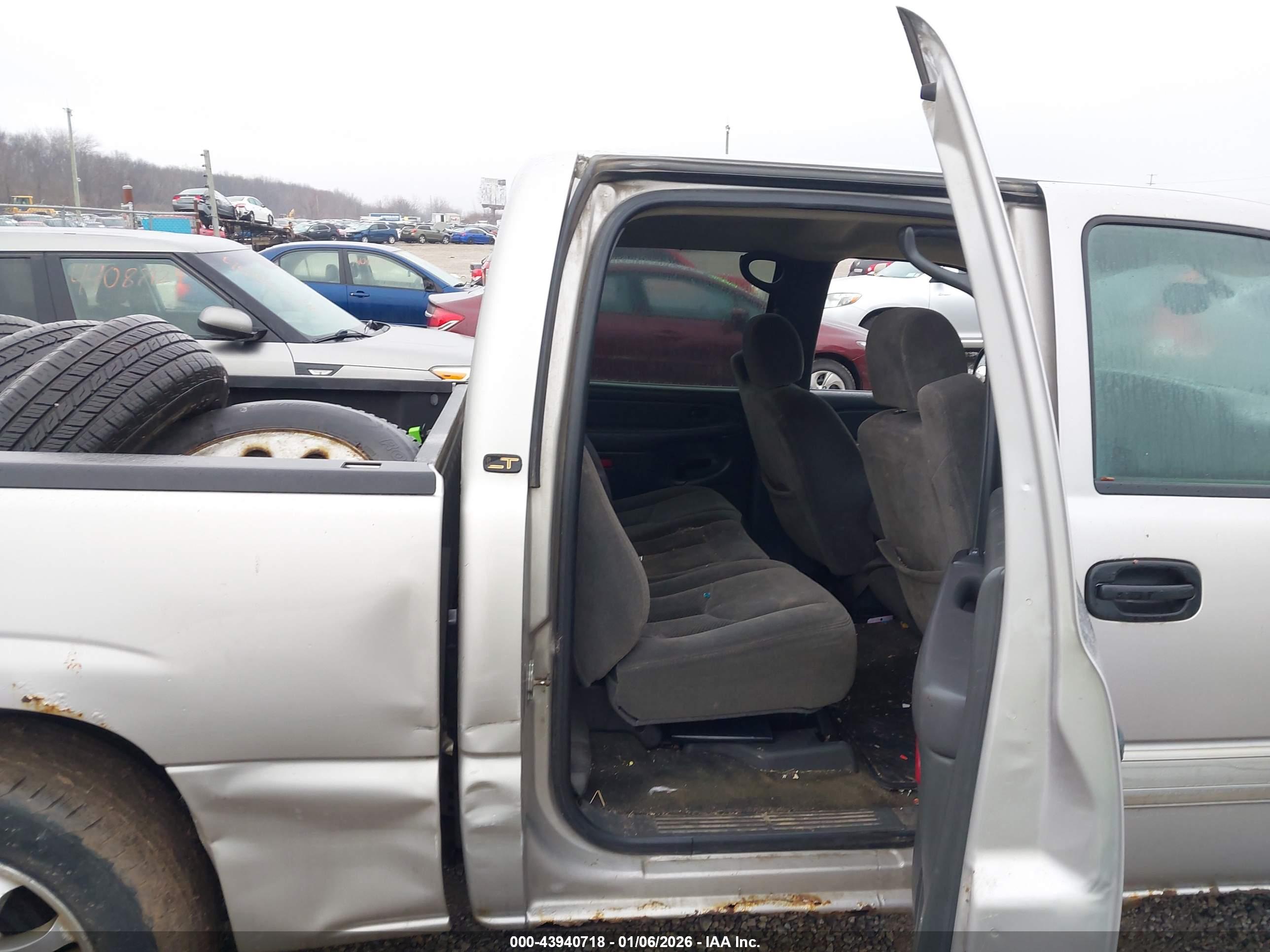 CHEVROLET SILVERADO image 8
