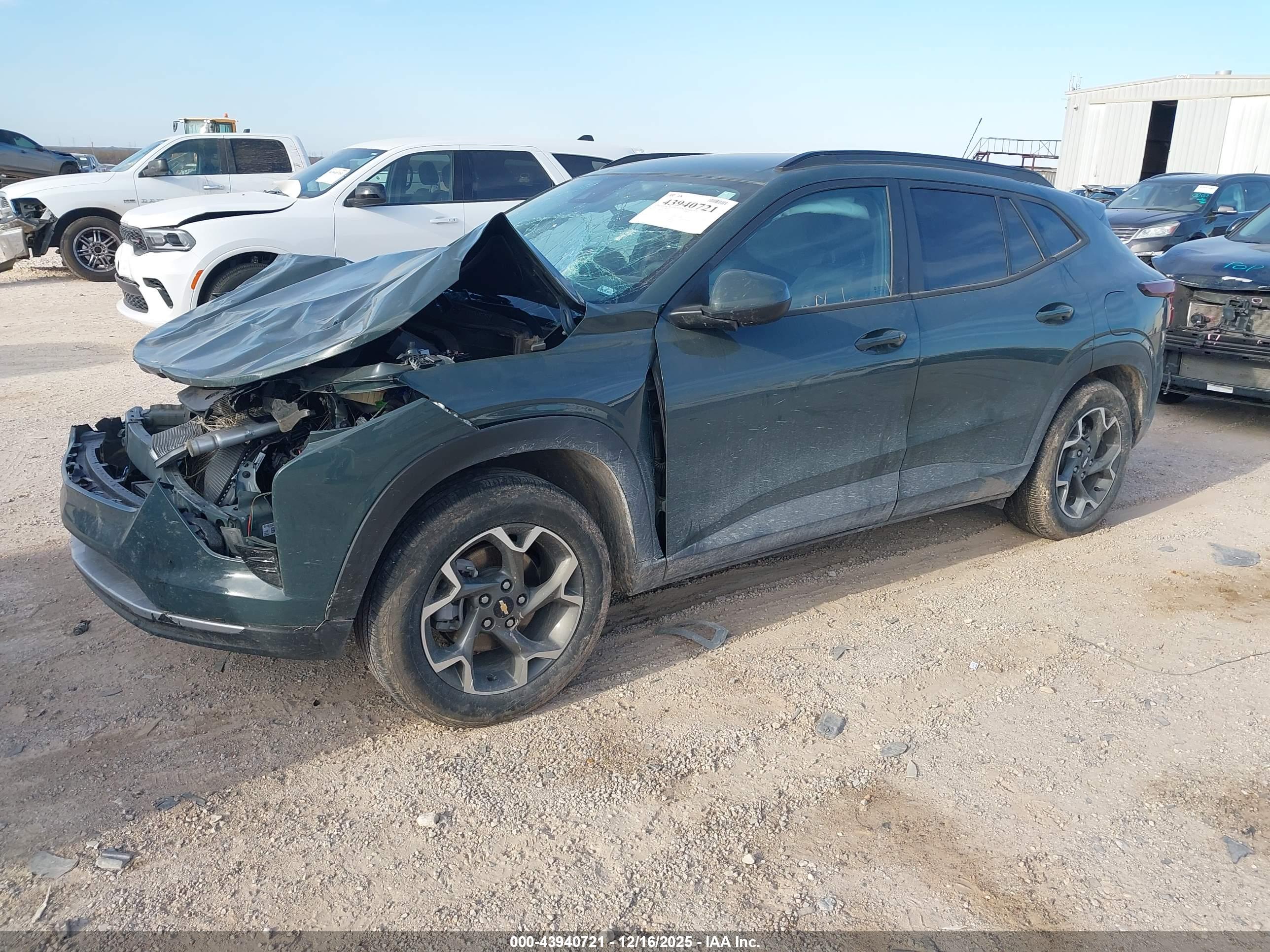 CHEVROLET TRAX image 2