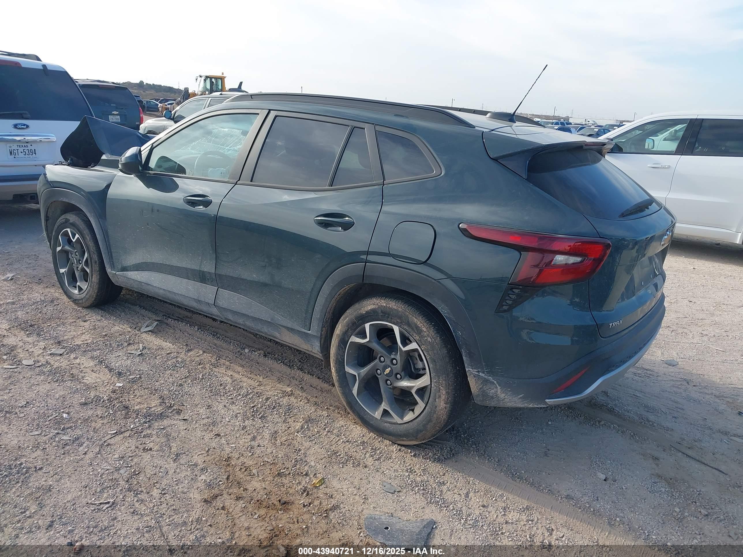 CHEVROLET TRAX image 3