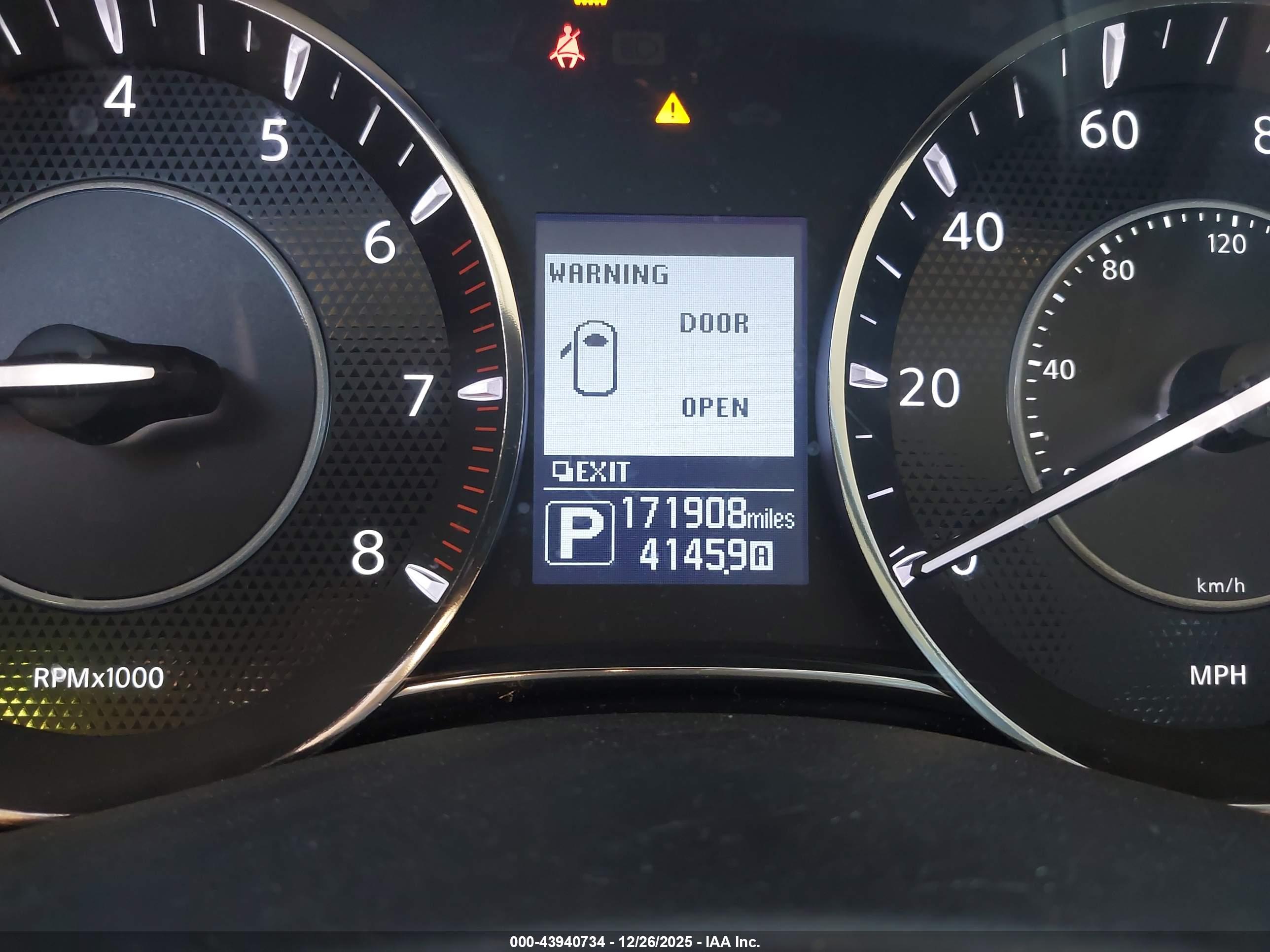 NISSAN ARMADA image 7