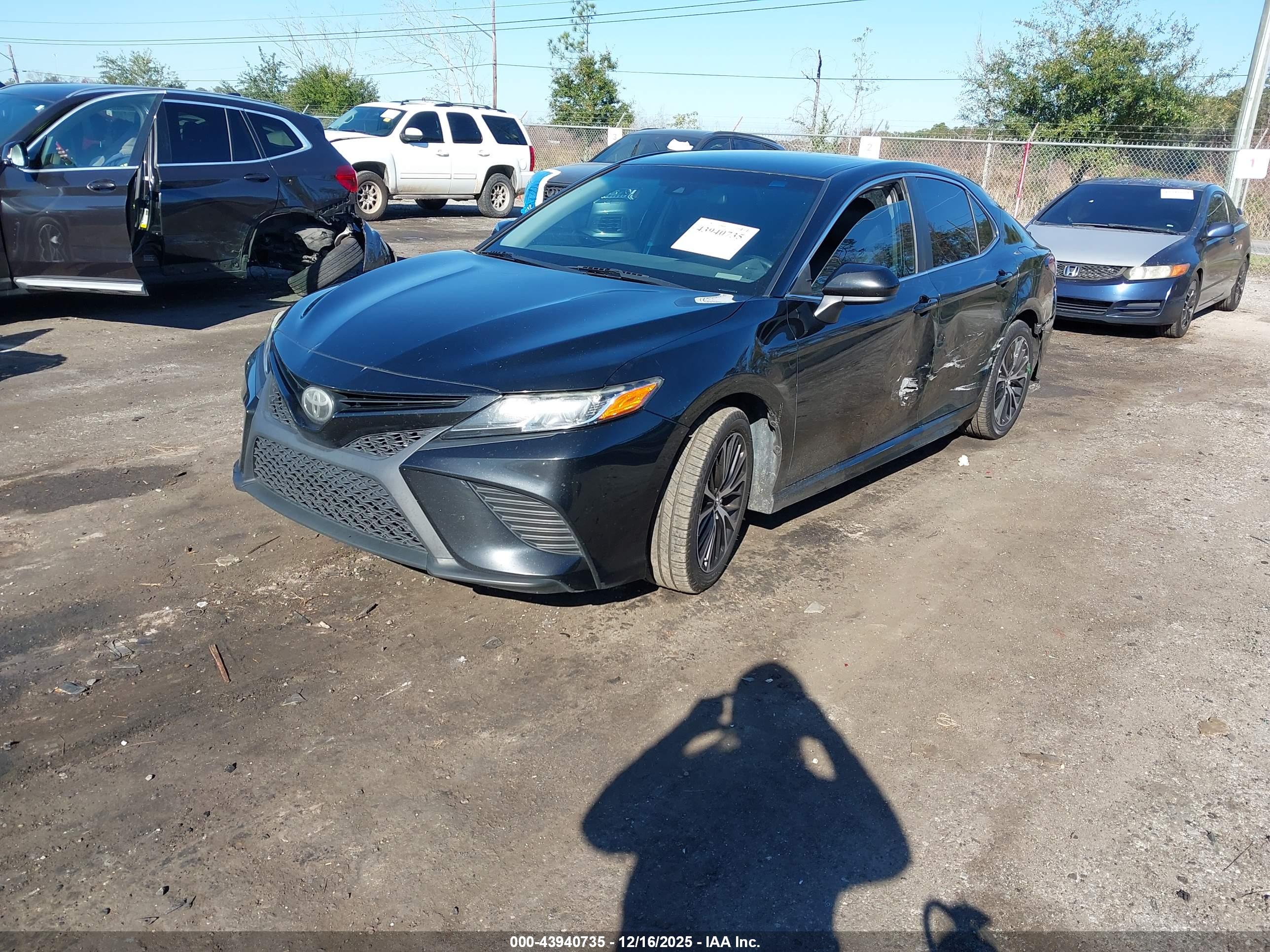 TOYOTA CAMRY image 2