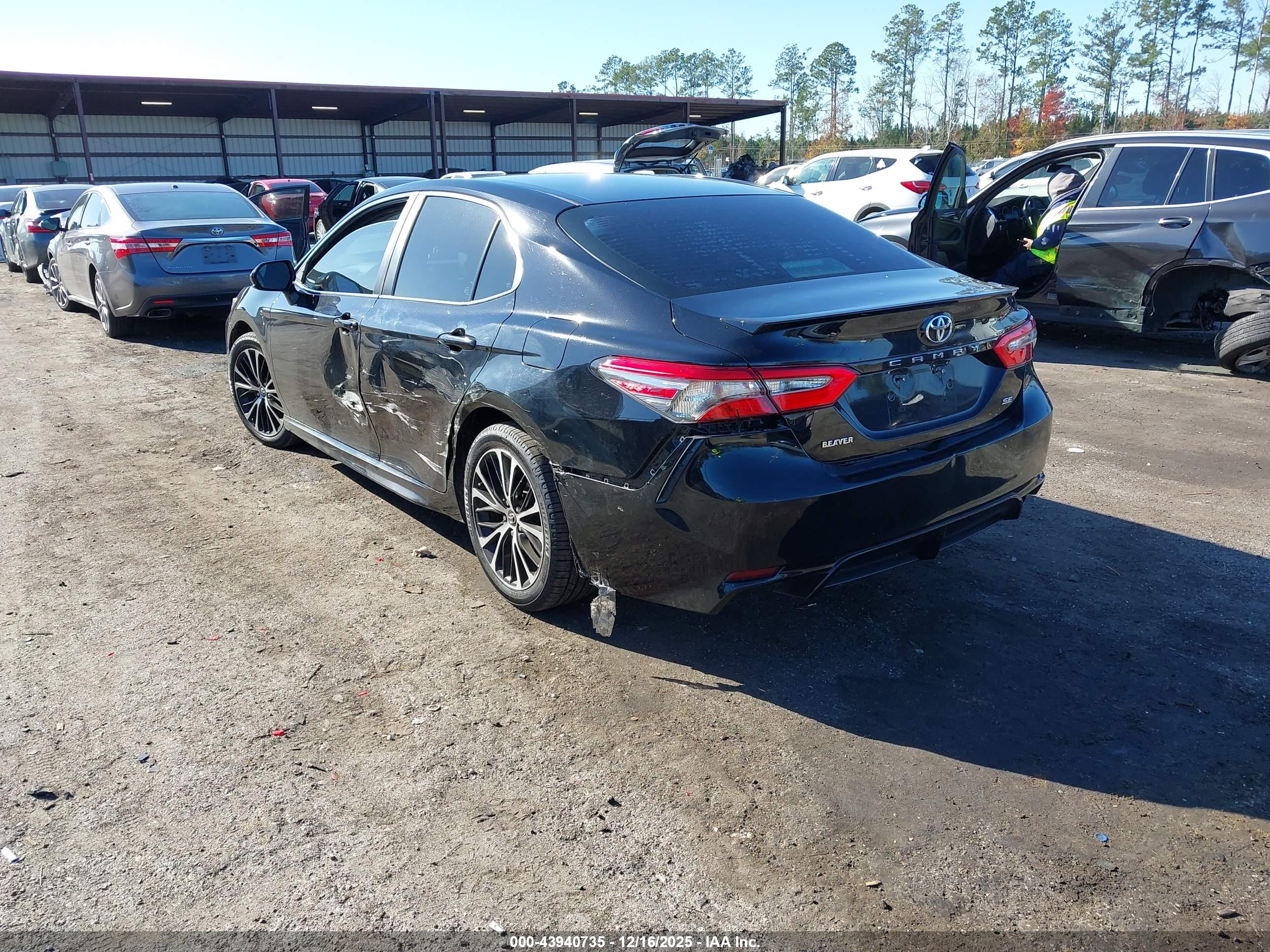 TOYOTA CAMRY image 3
