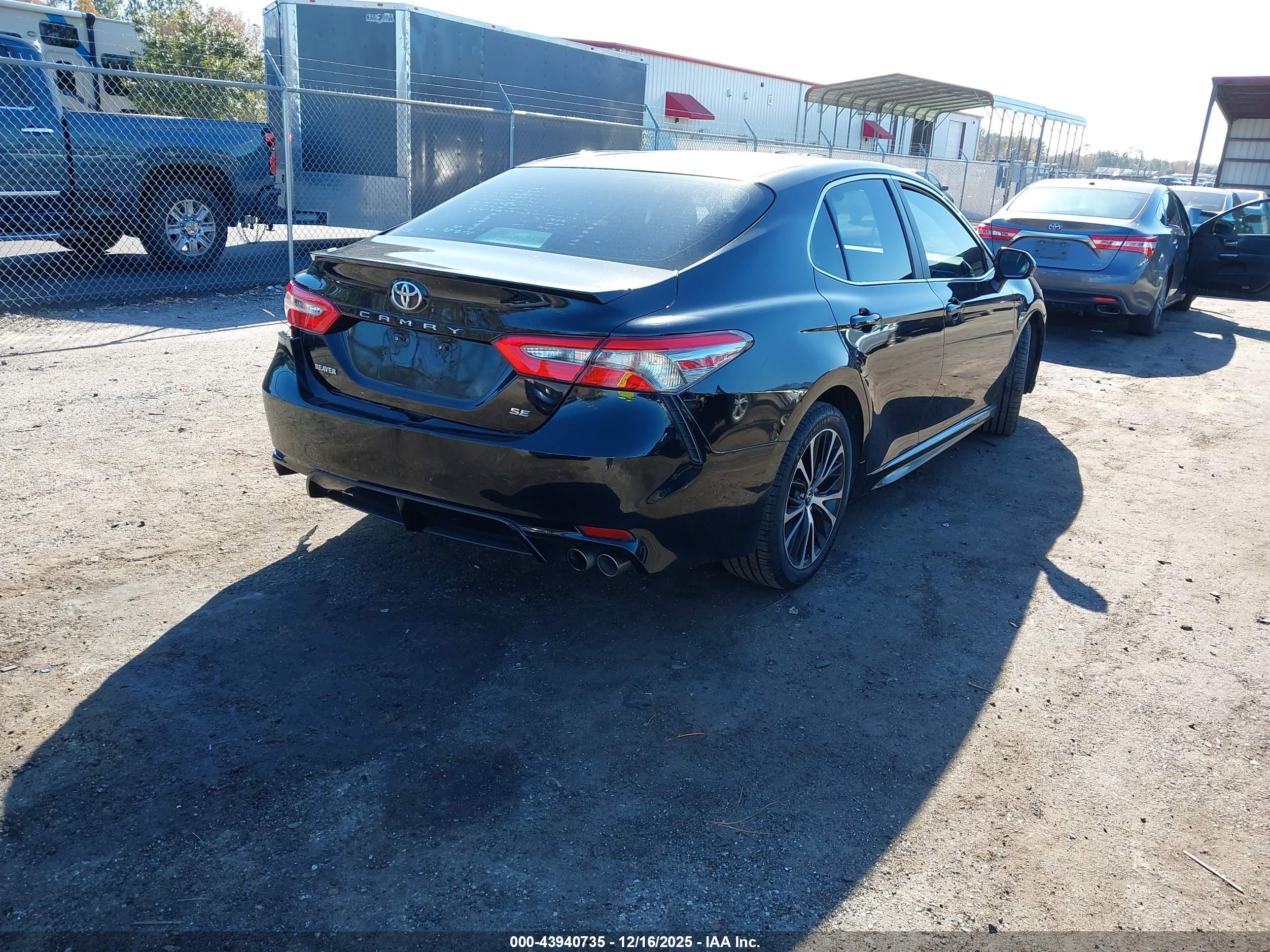 TOYOTA CAMRY image 4