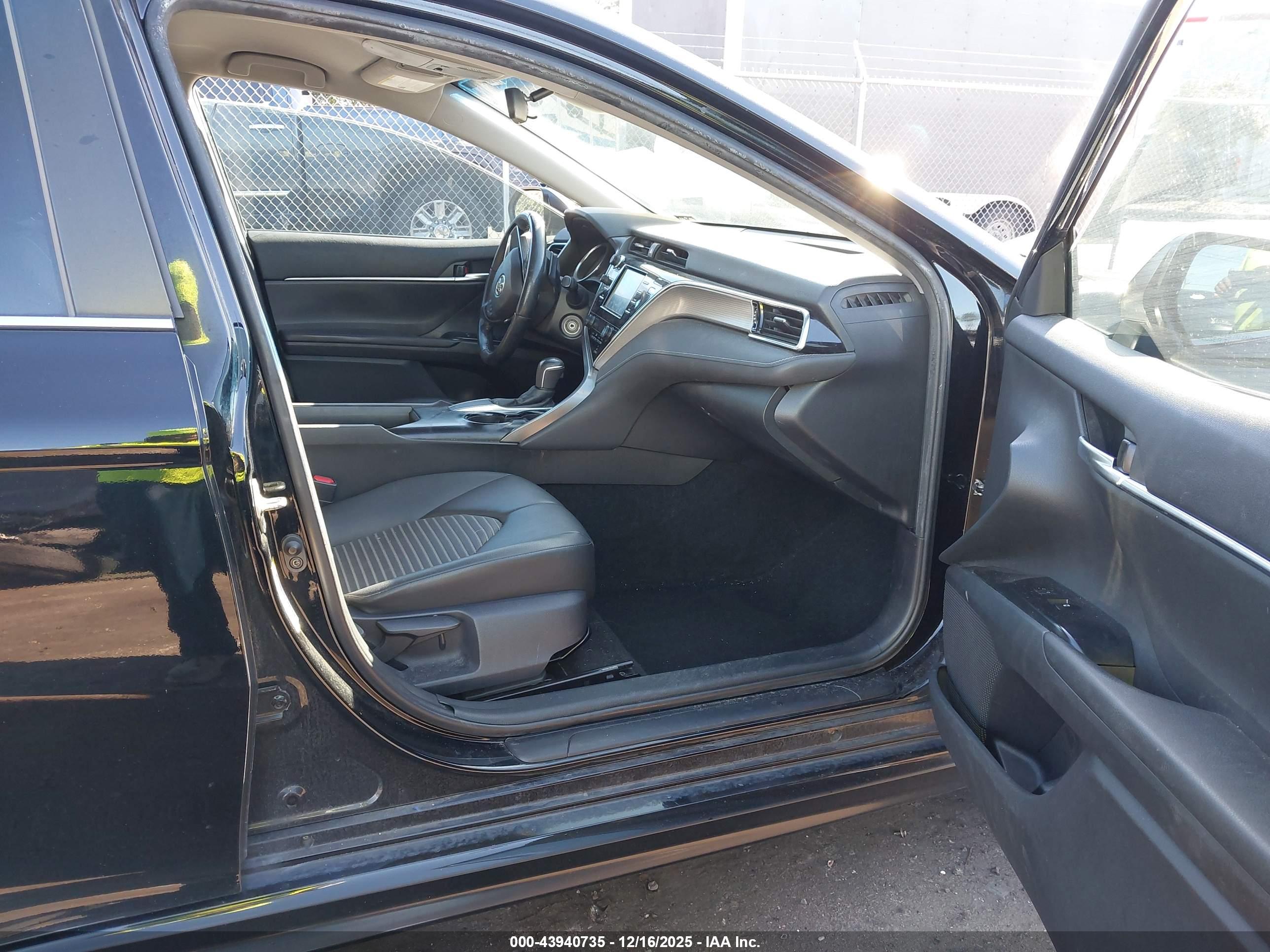 TOYOTA CAMRY image 5