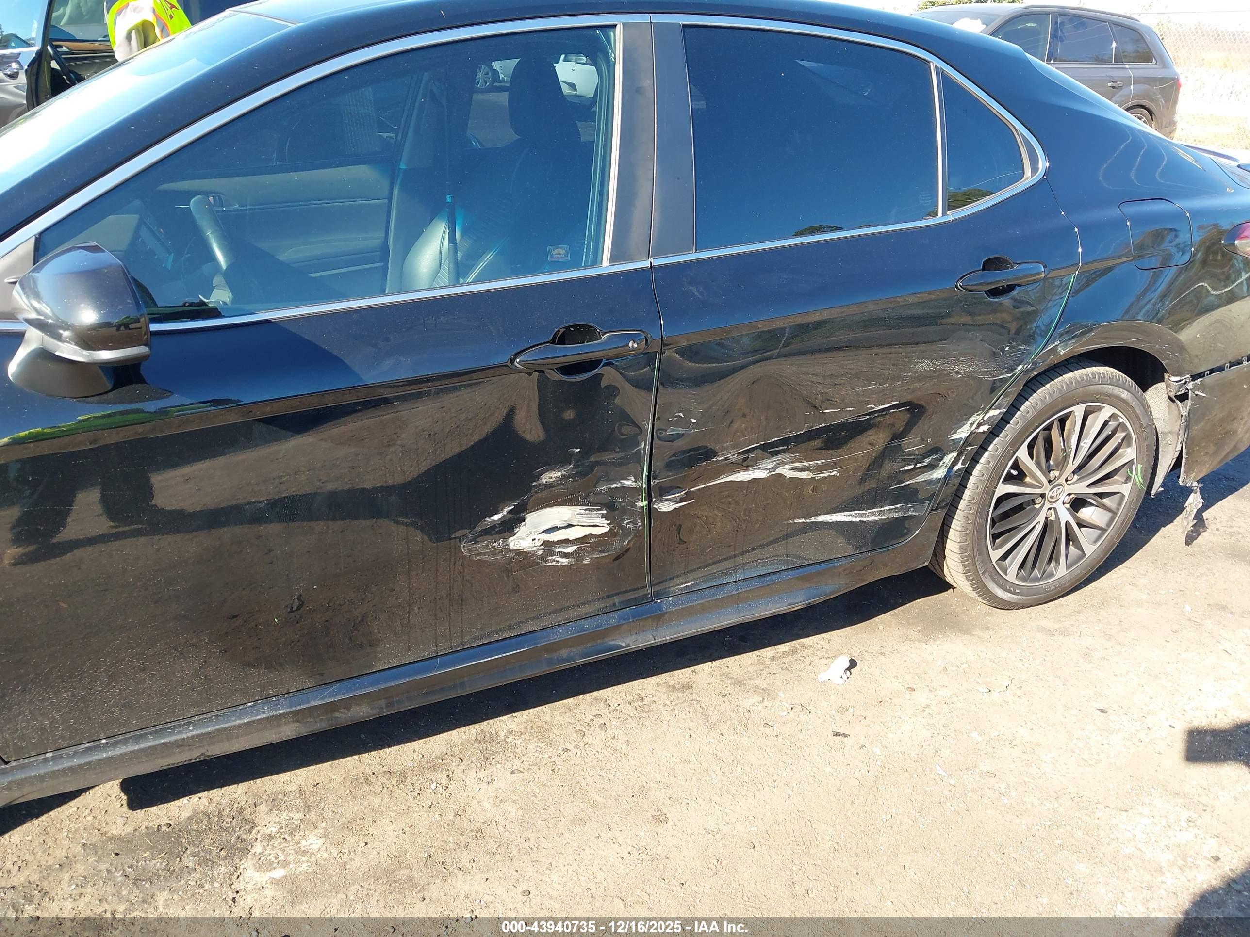 TOYOTA CAMRY image 6