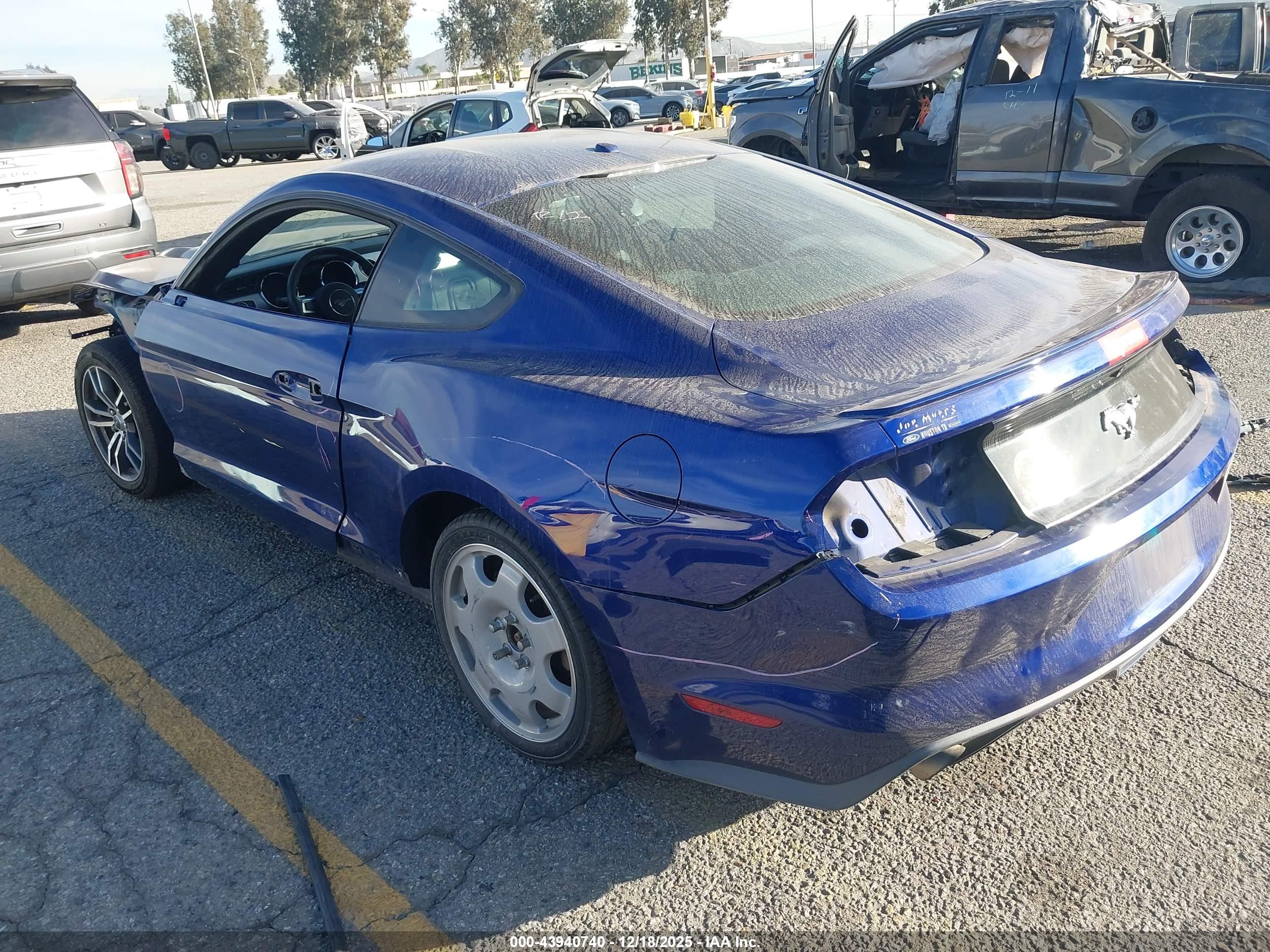 FORD MUSTANG image 3