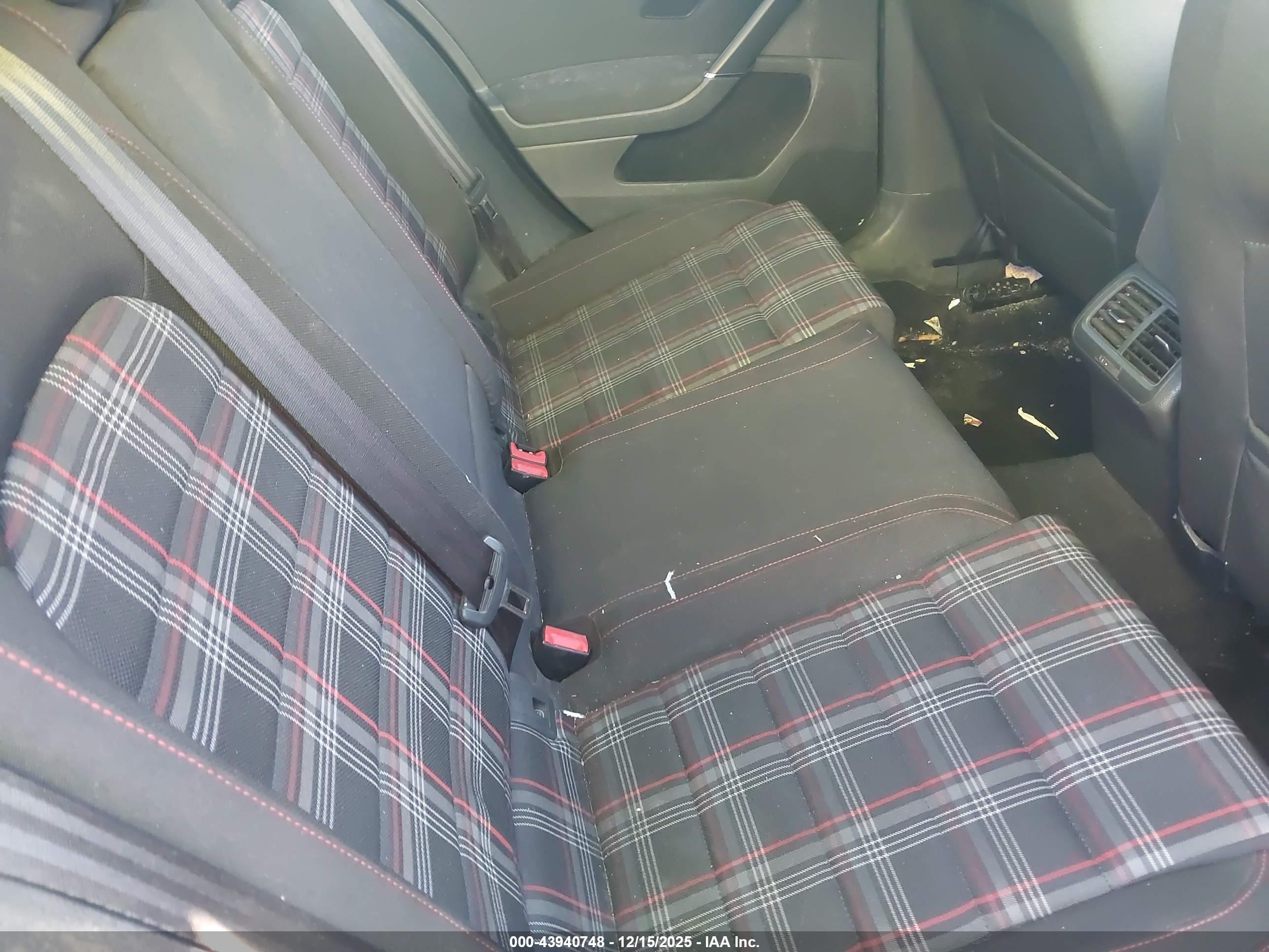 VOLKSWAGEN GOLF image 8