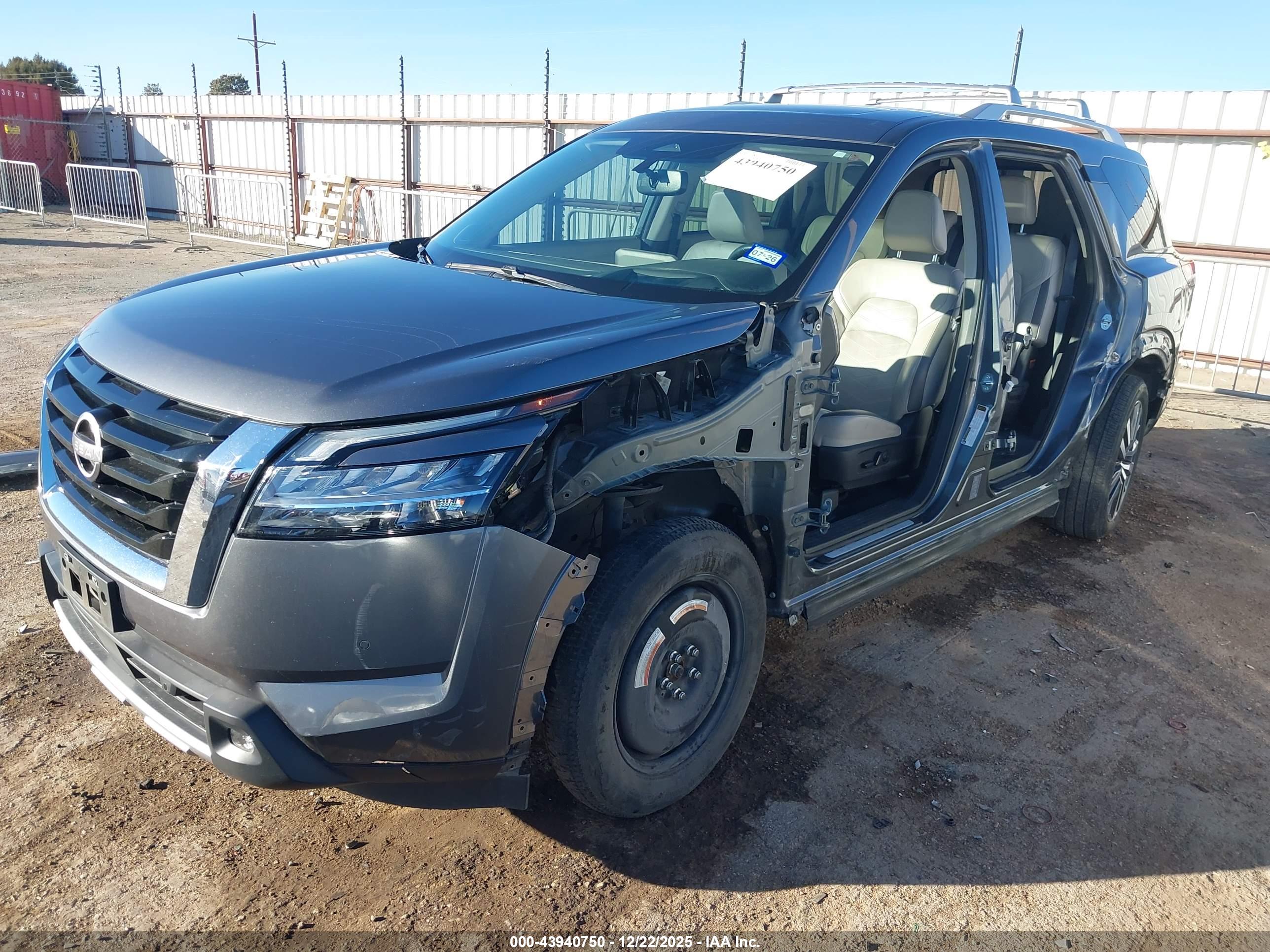 NISSAN PATHFINDER image 2