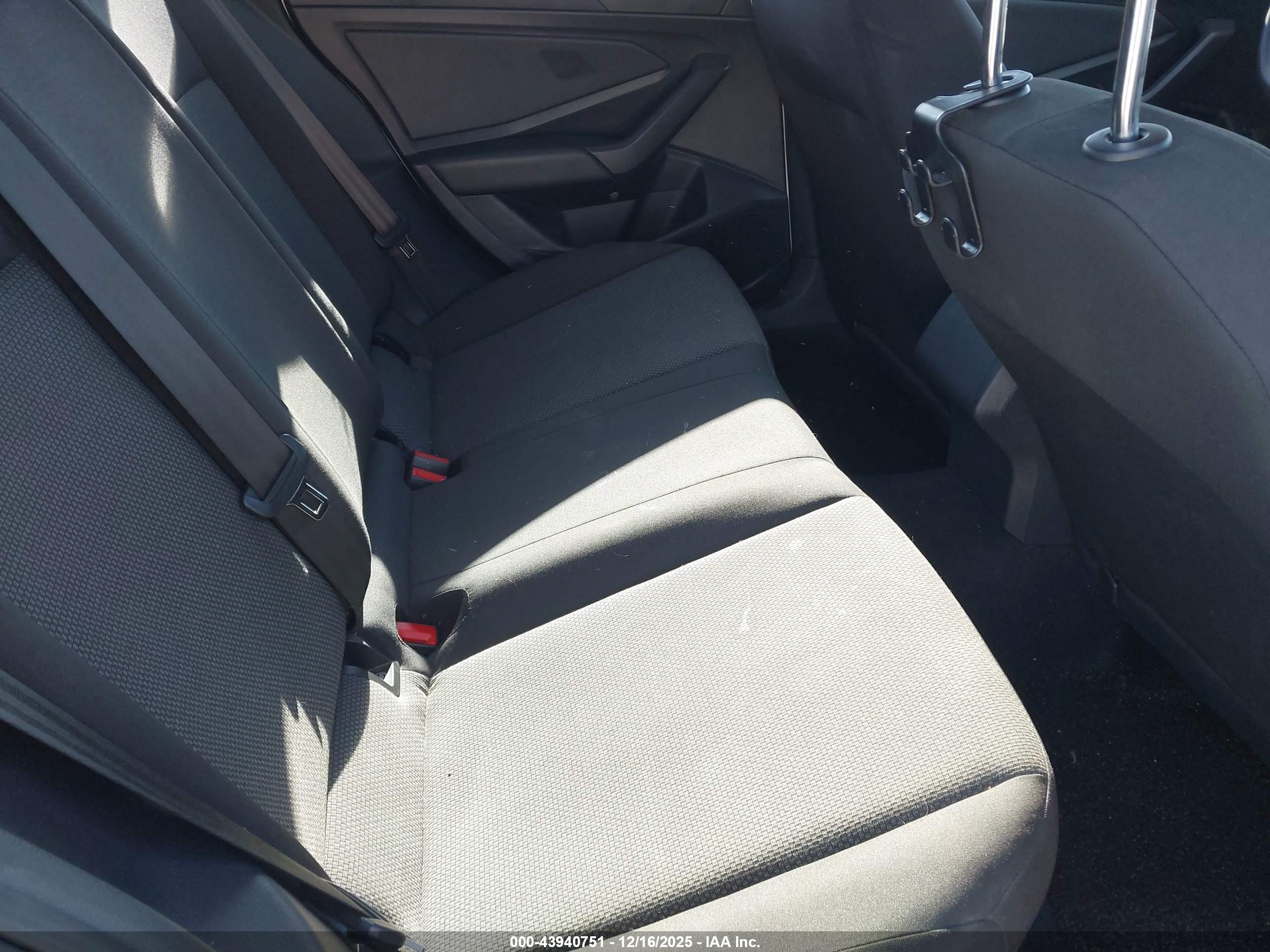 VOLKSWAGEN JETTA image 8