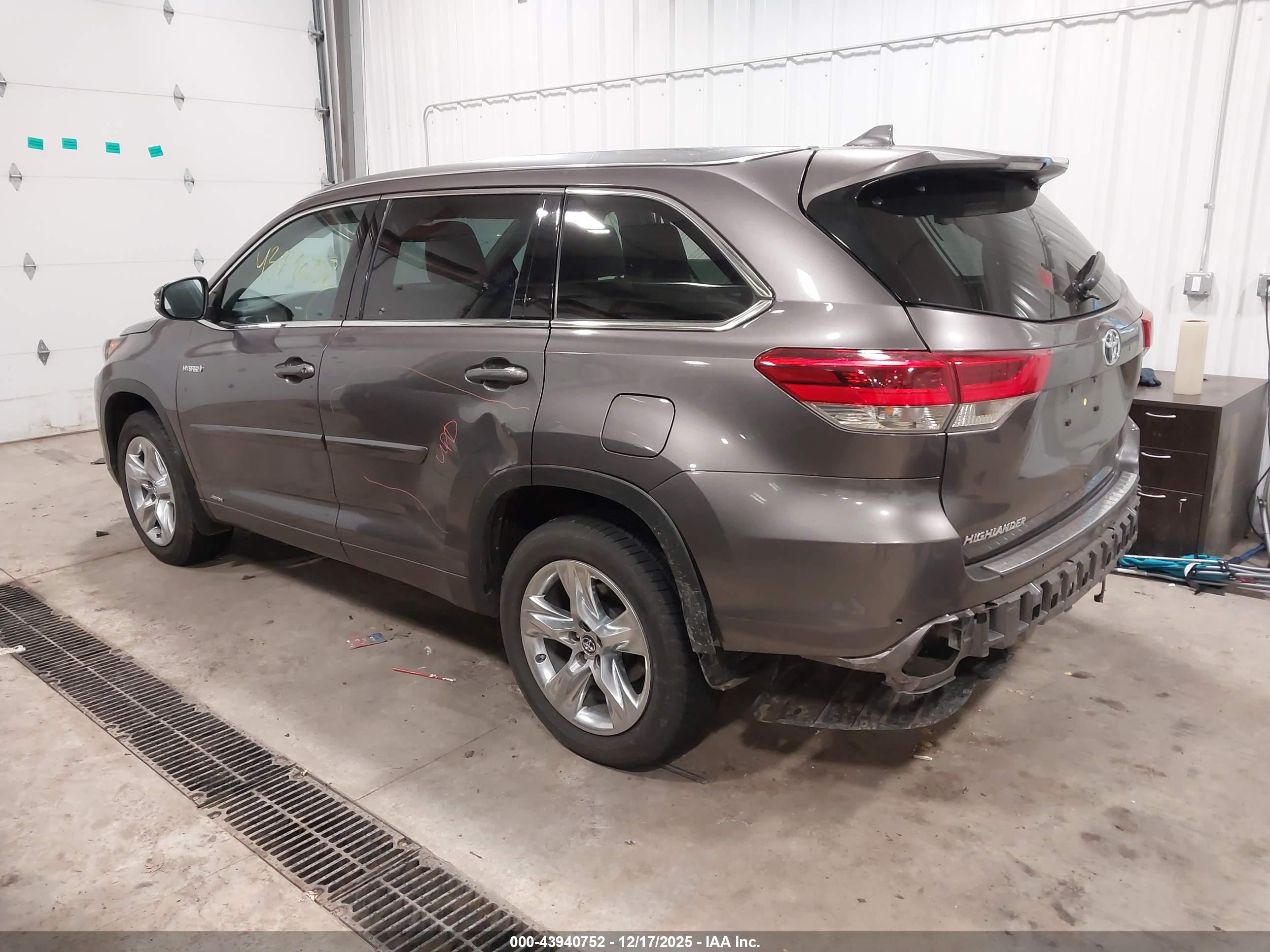 TOYOTA HIGHLANDER image 3