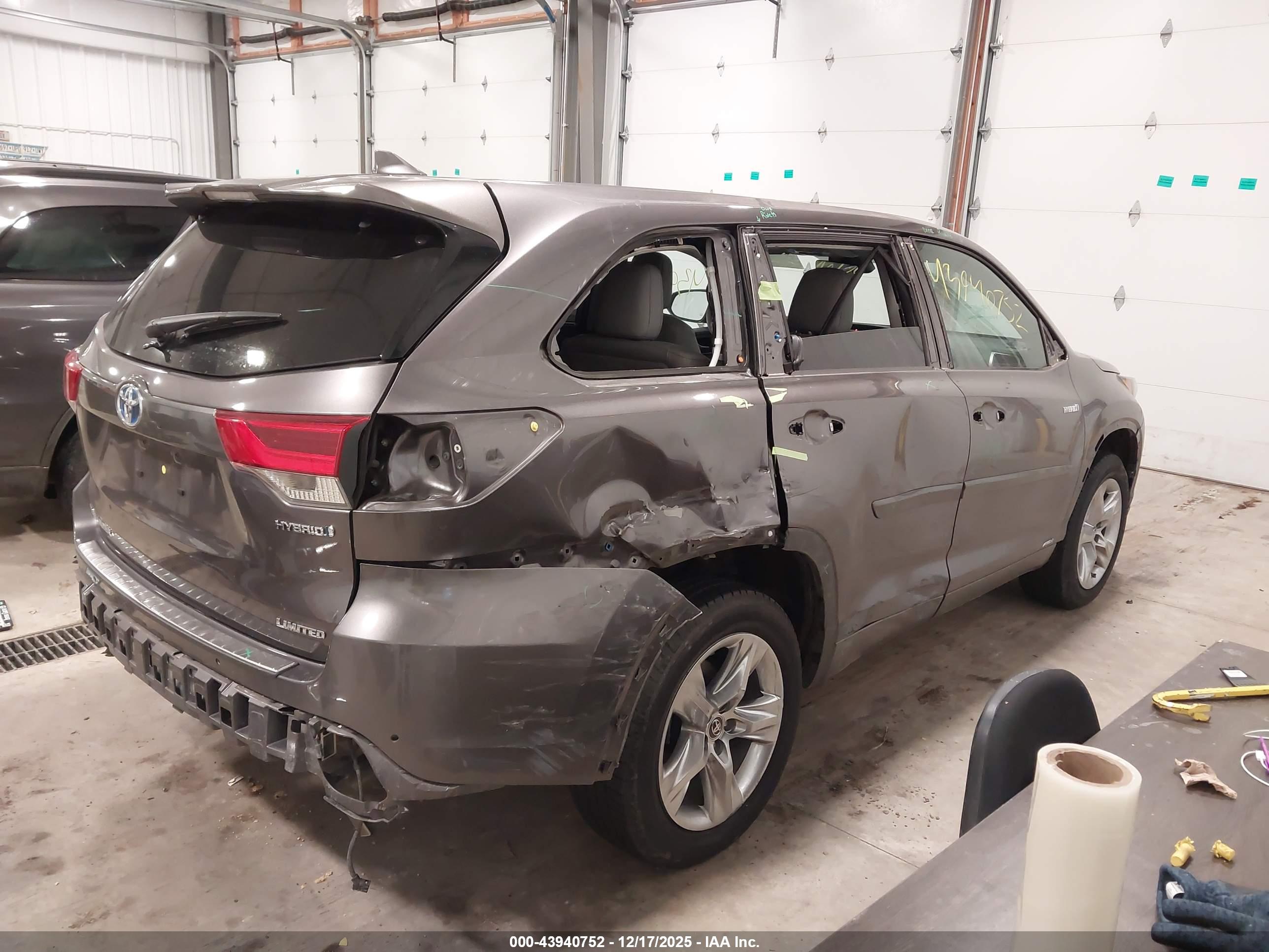 TOYOTA HIGHLANDER image 4