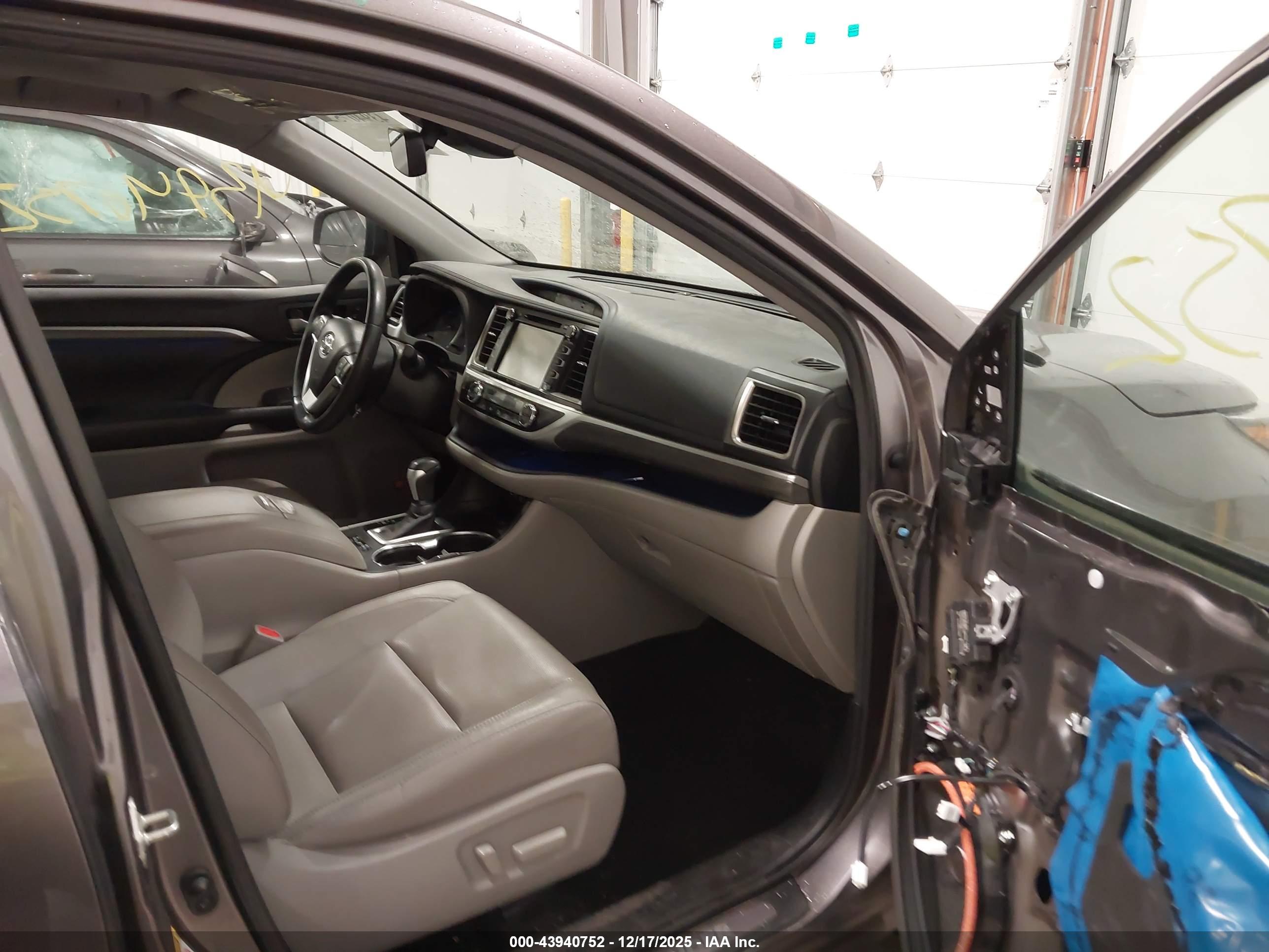 TOYOTA HIGHLANDER image 5