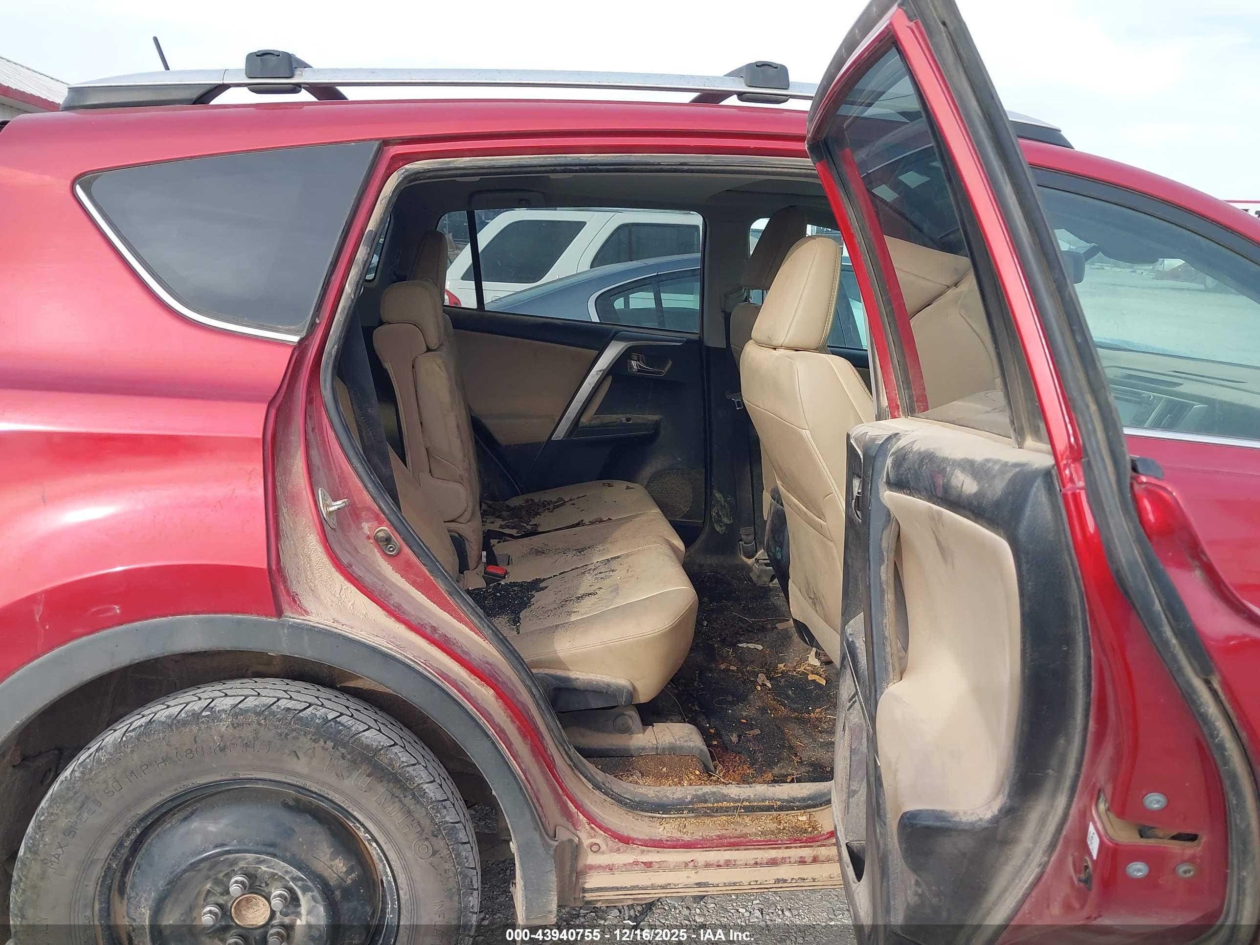 TOYOTA RAV4 image 8