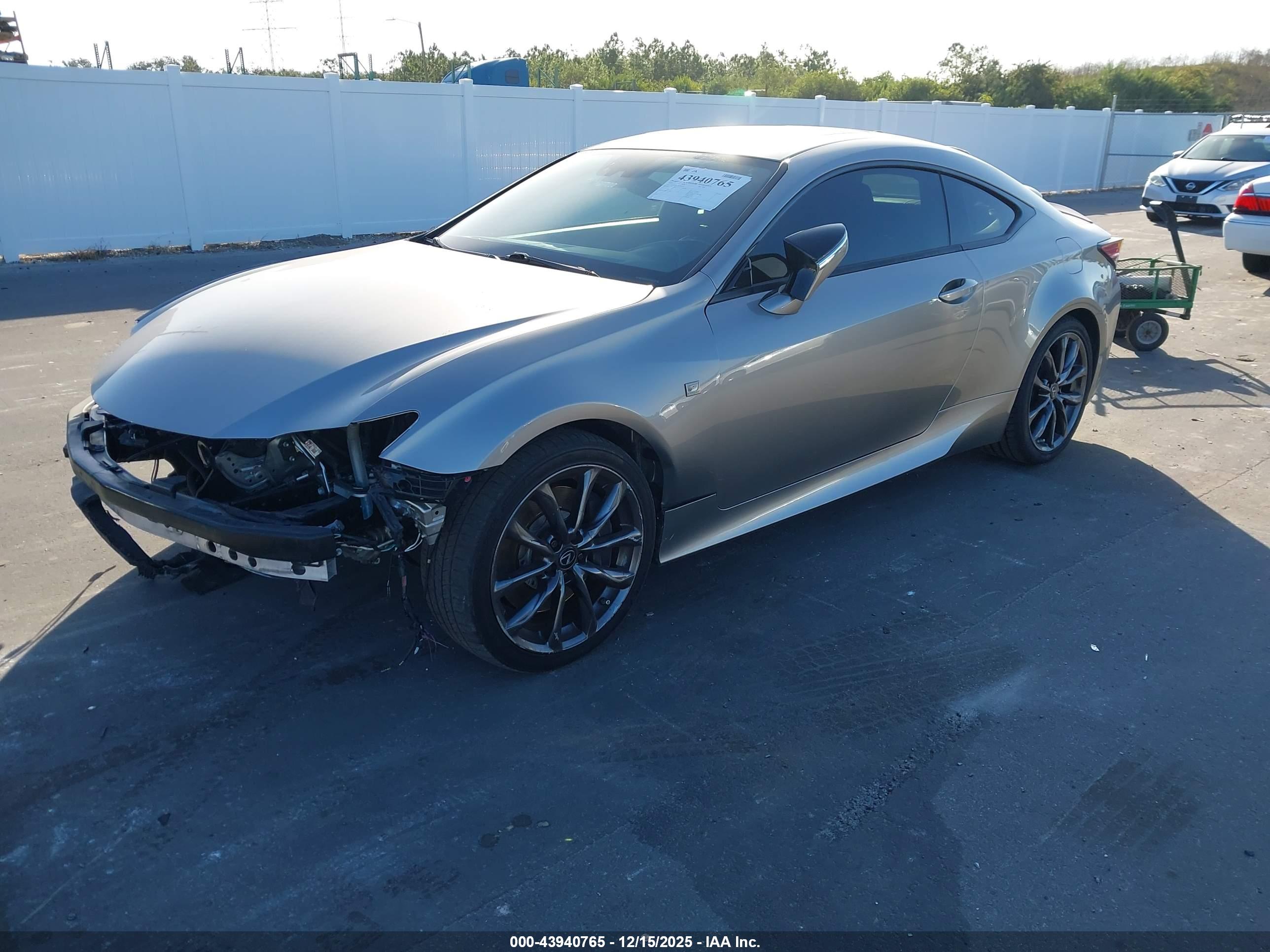 LEXUS RC image 2