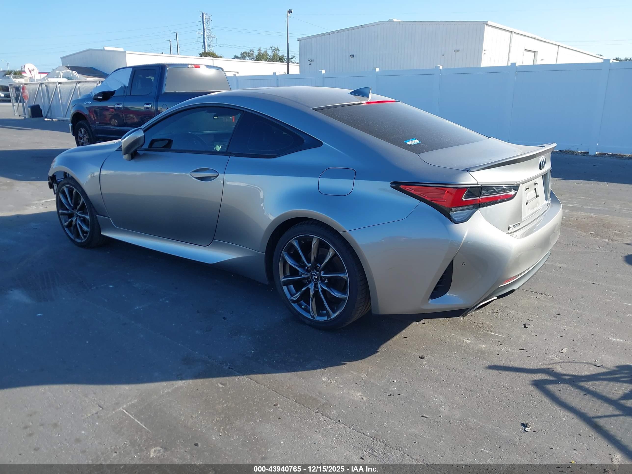 LEXUS RC image 3