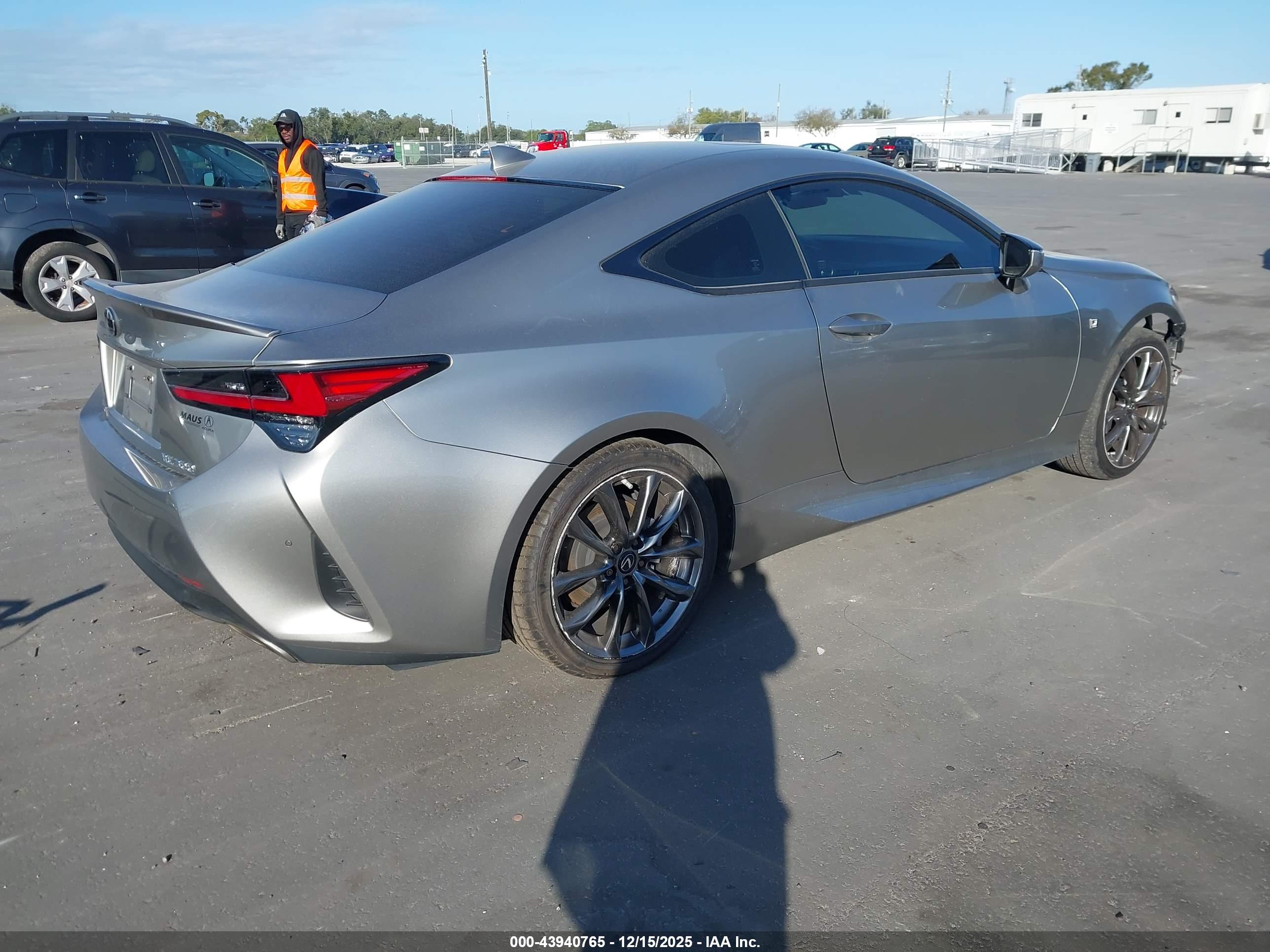 LEXUS RC image 4