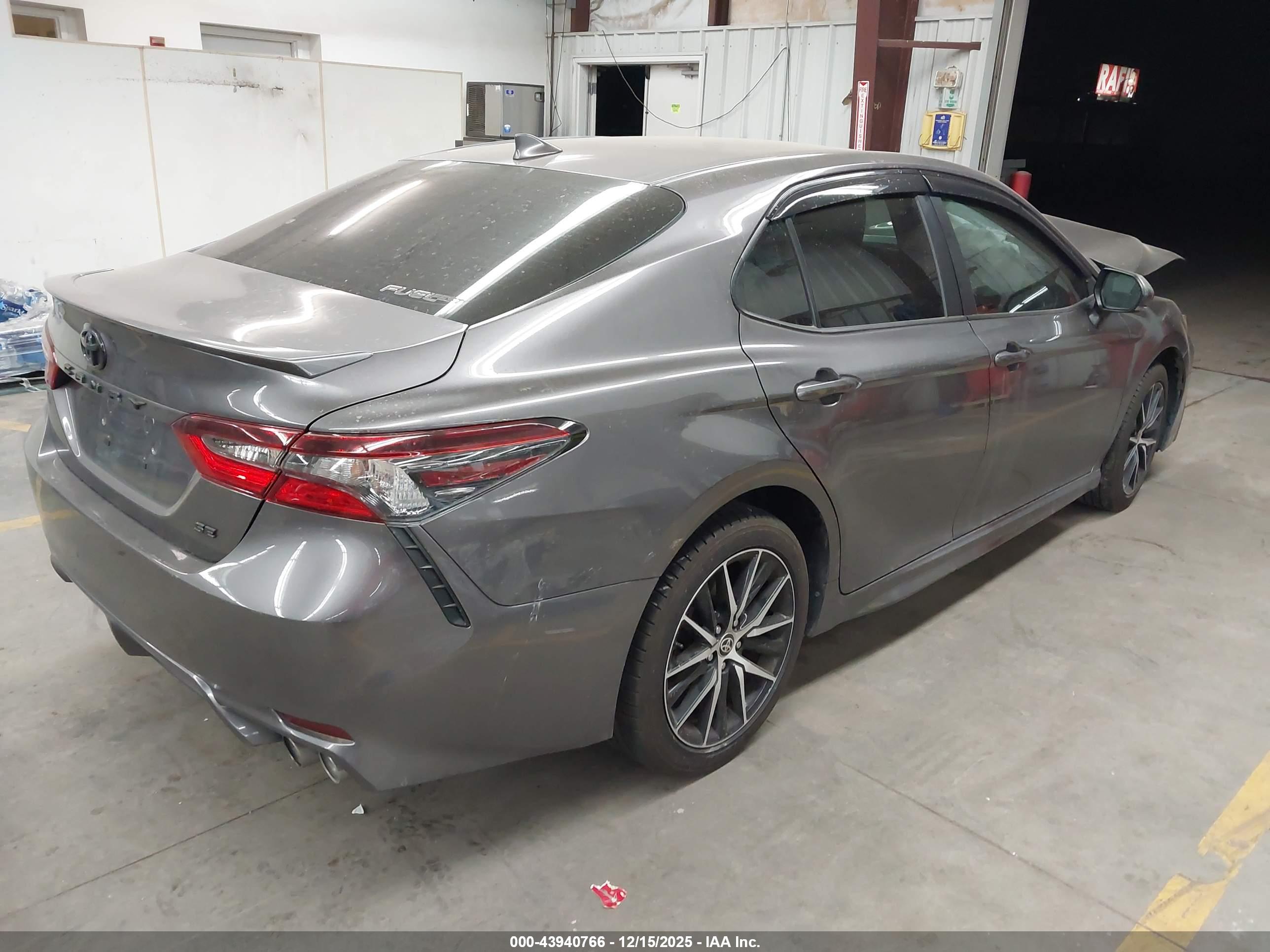 TOYOTA CAMRY image 4