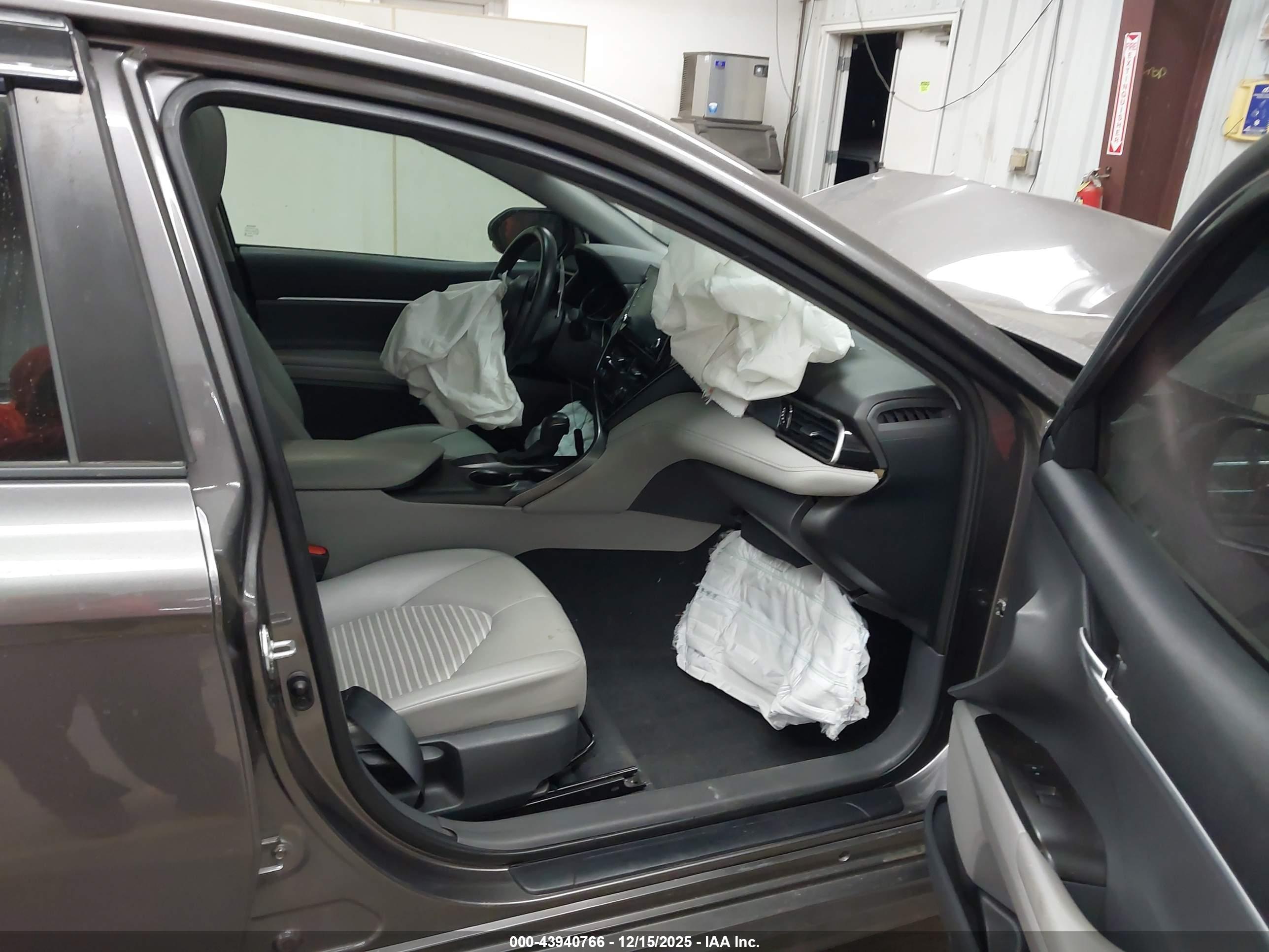 TOYOTA CAMRY image 5