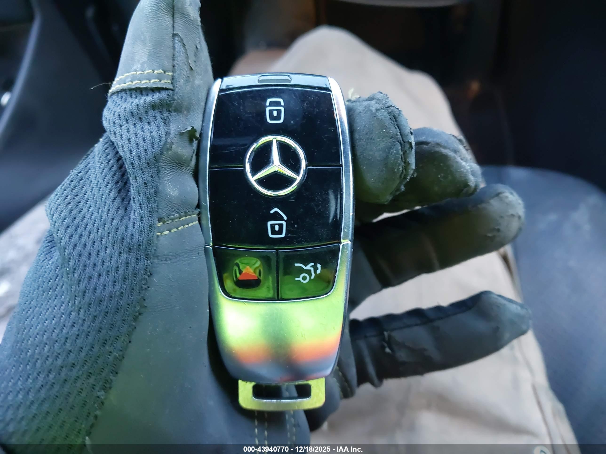 MERCEDES-BENZ E image 11