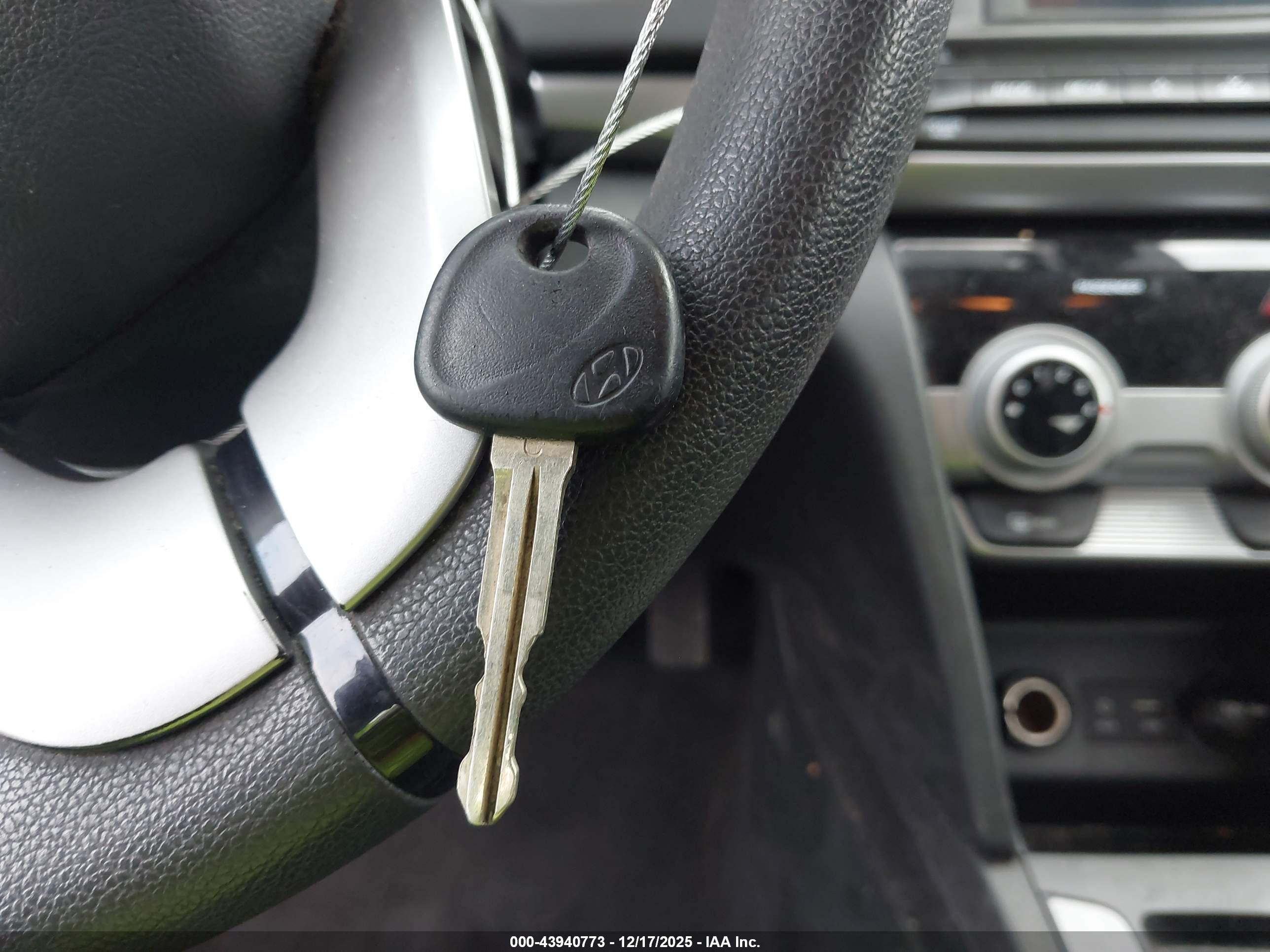 HYUNDAI ELANTRA image 11