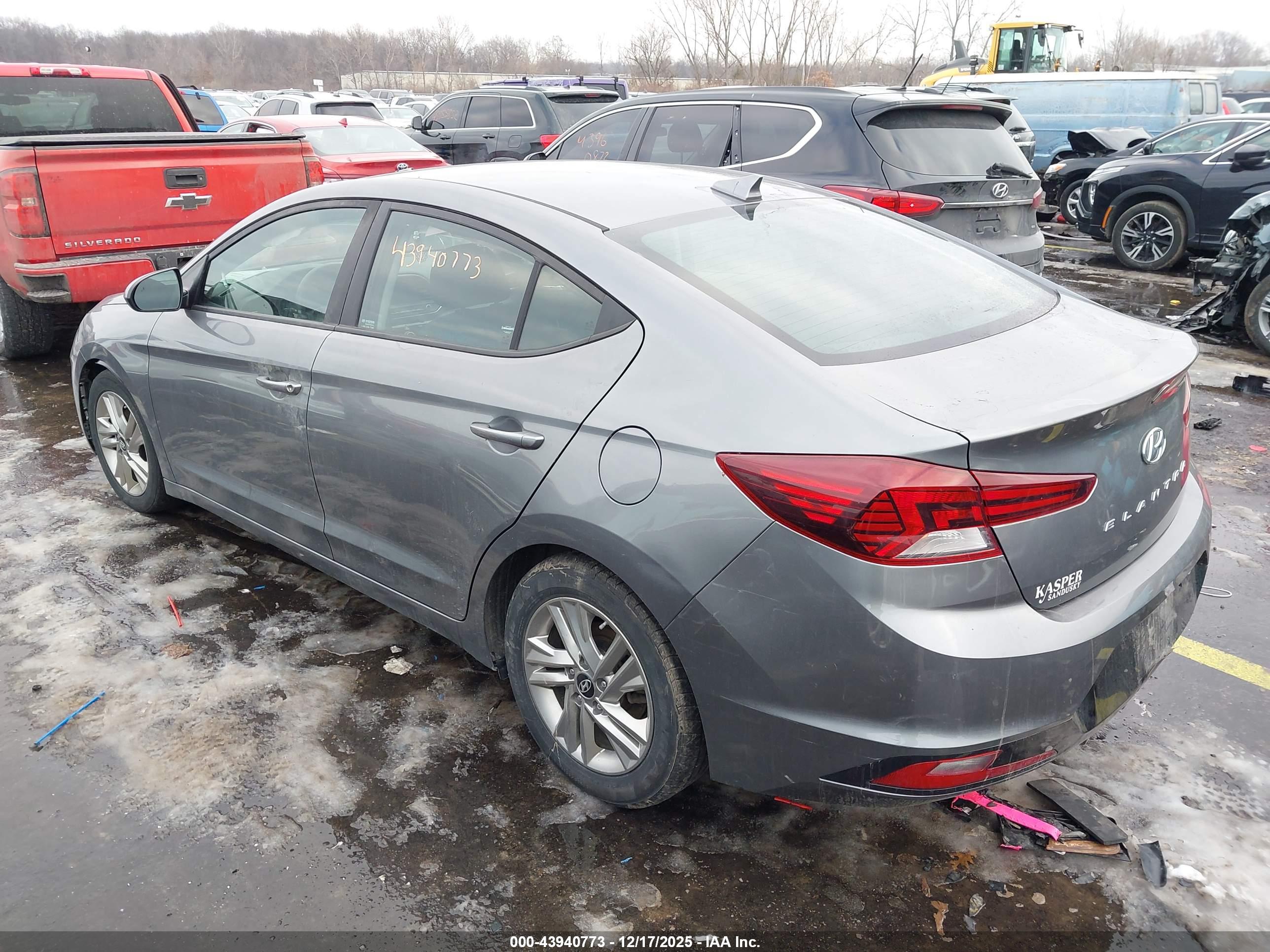 HYUNDAI ELANTRA image 3