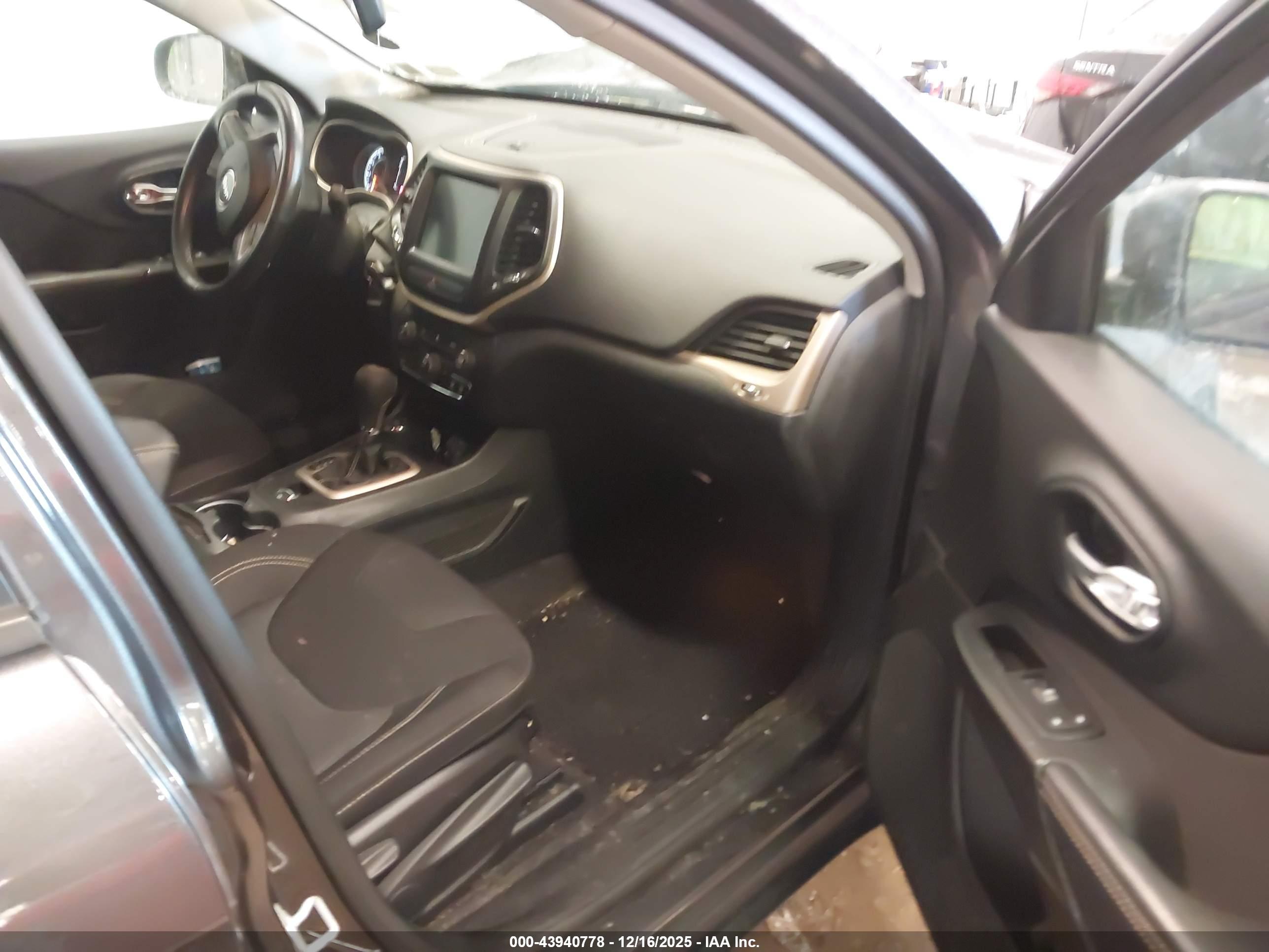 JEEP CHEROKEE image 5