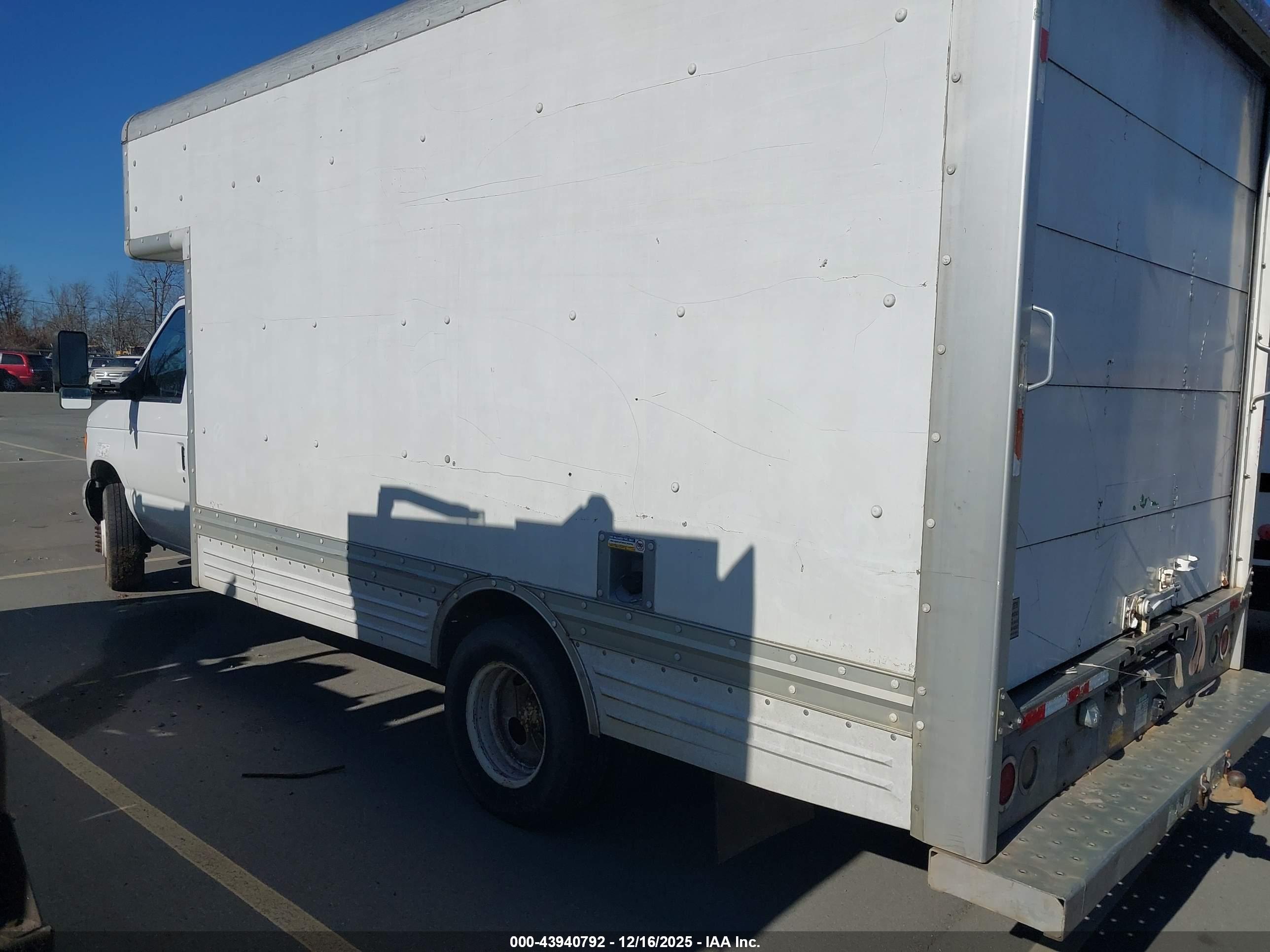 FORD E-450 image 3