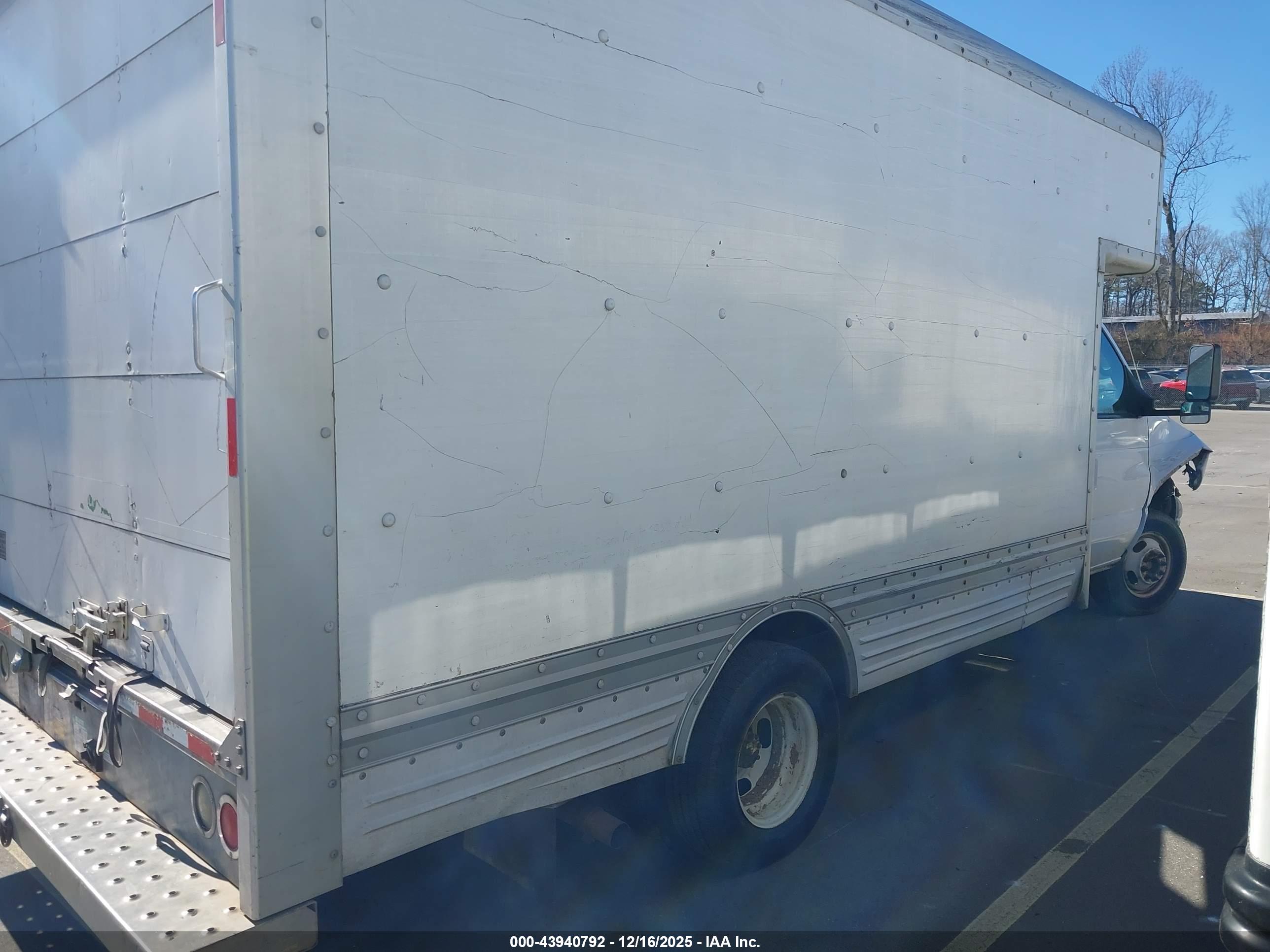 FORD E-450 image 4