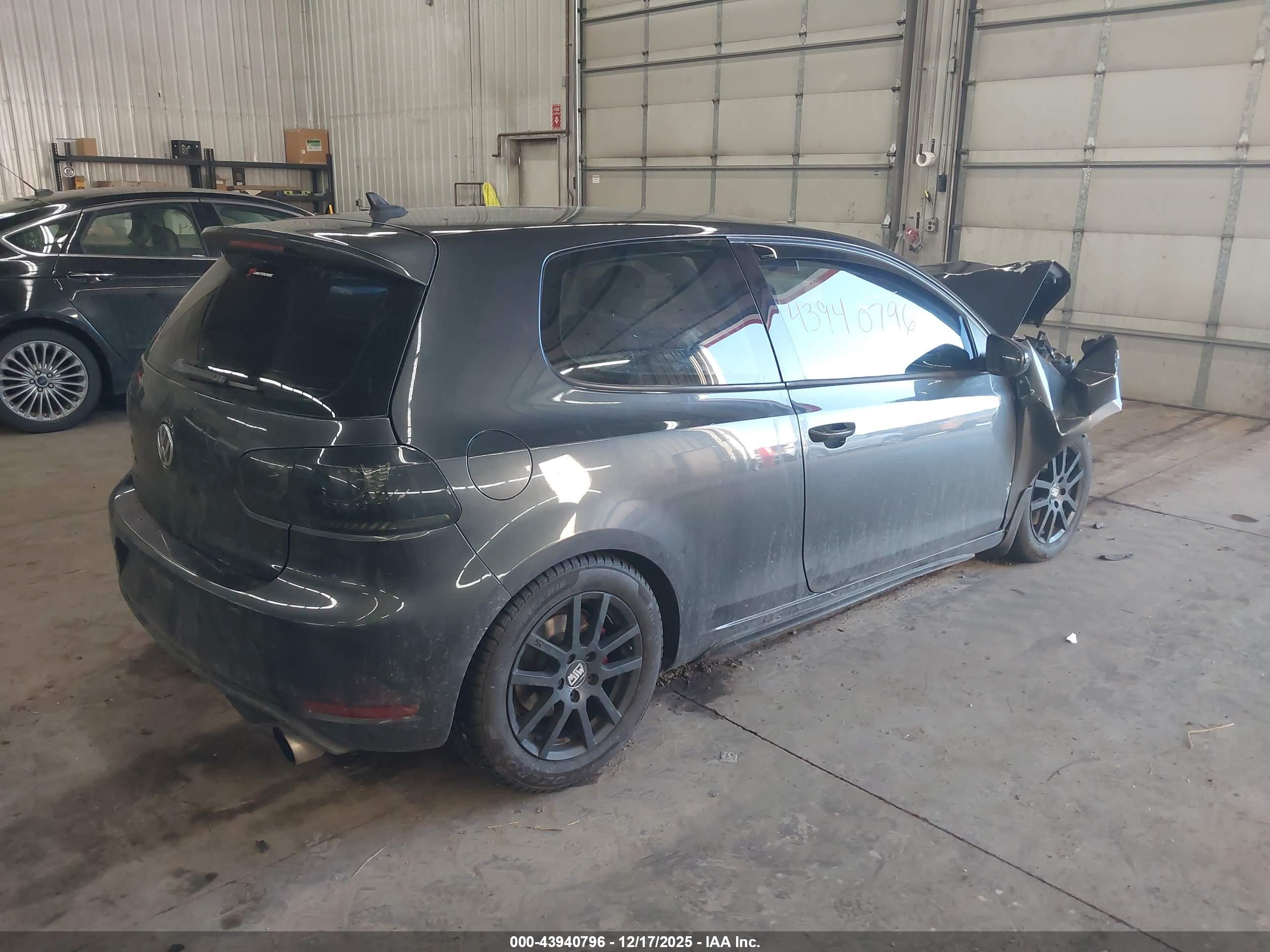 VOLKSWAGEN GTI image 4