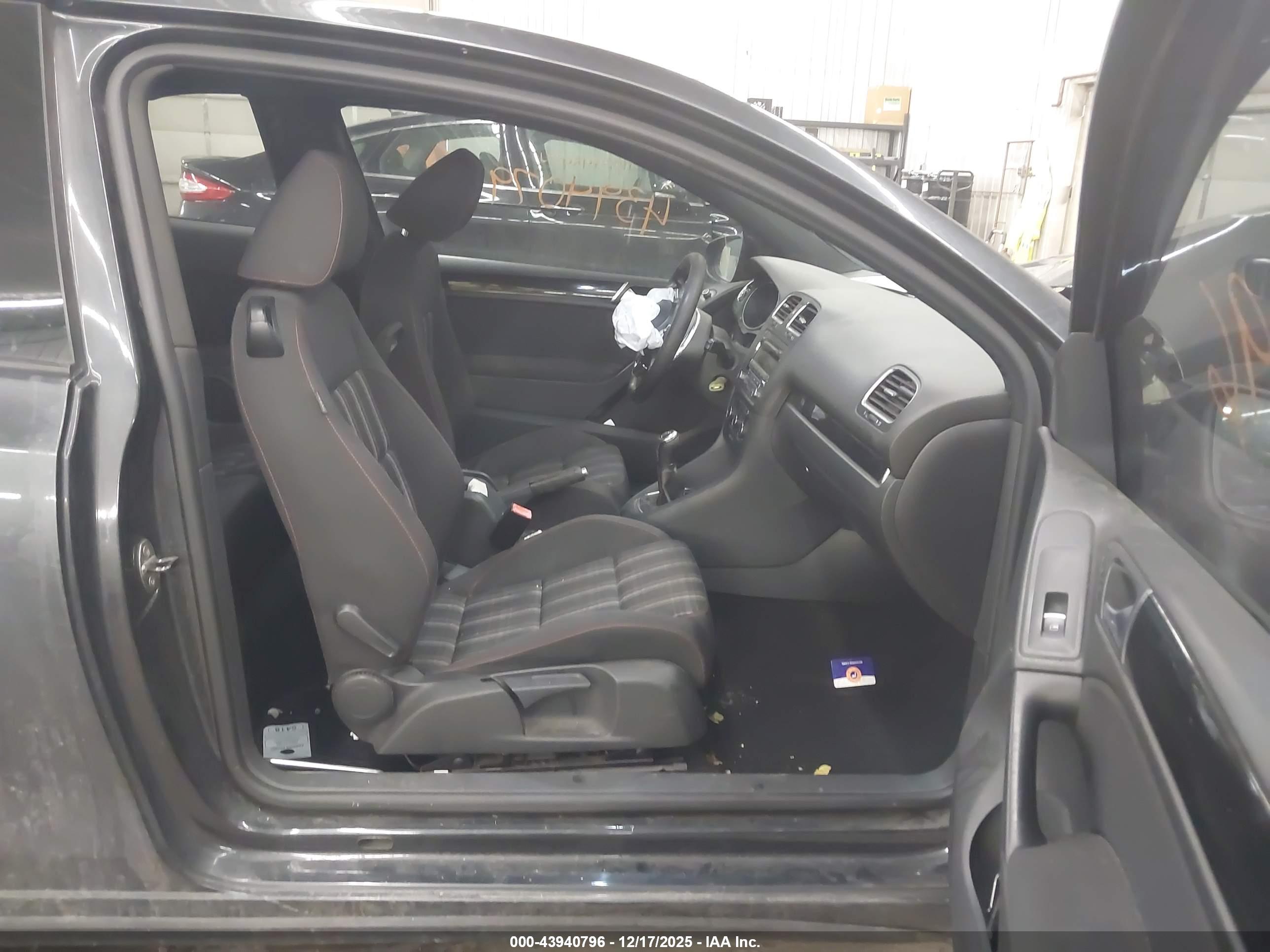 VOLKSWAGEN GTI image 5