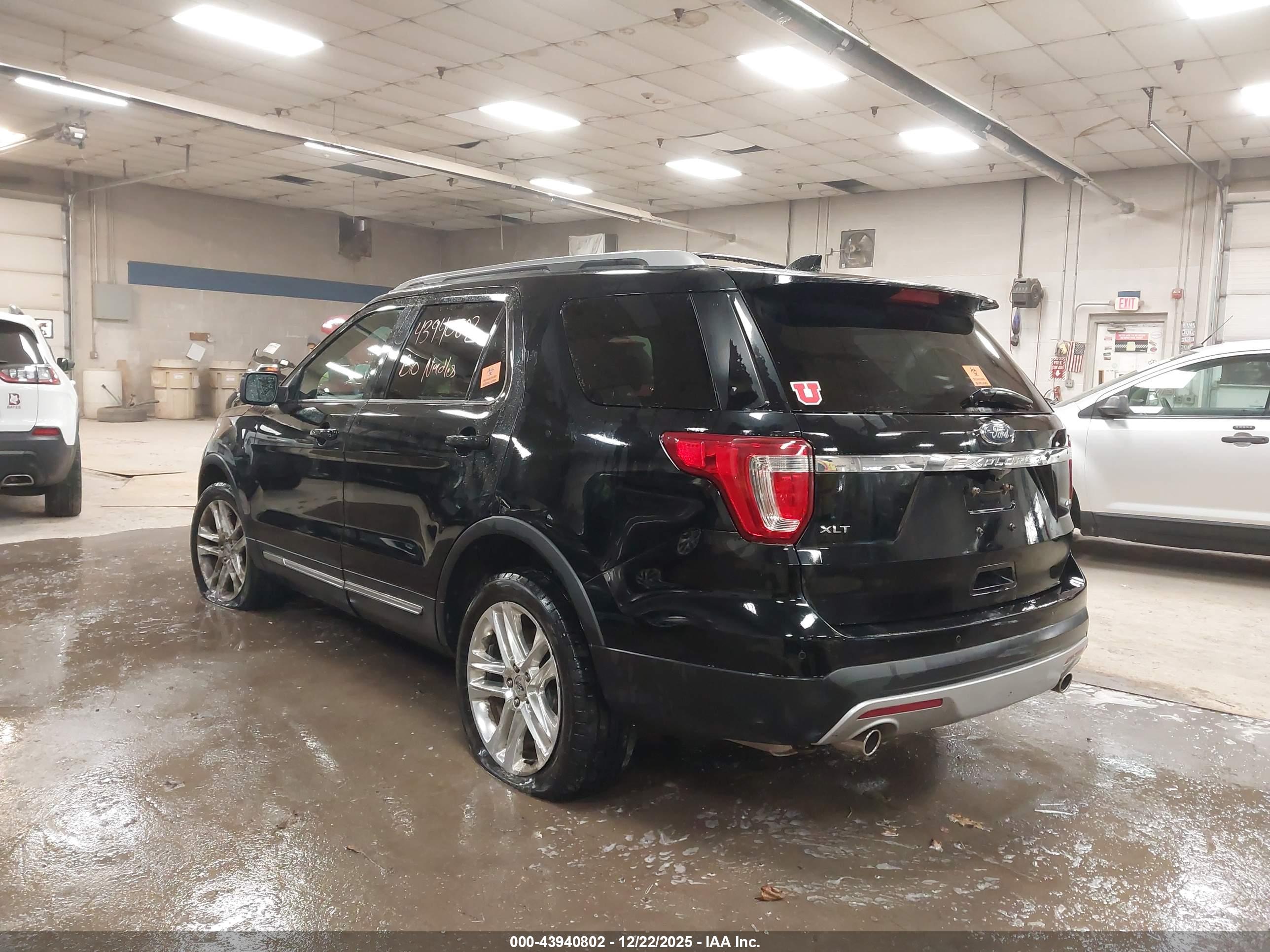 FORD EXPLORER image 3