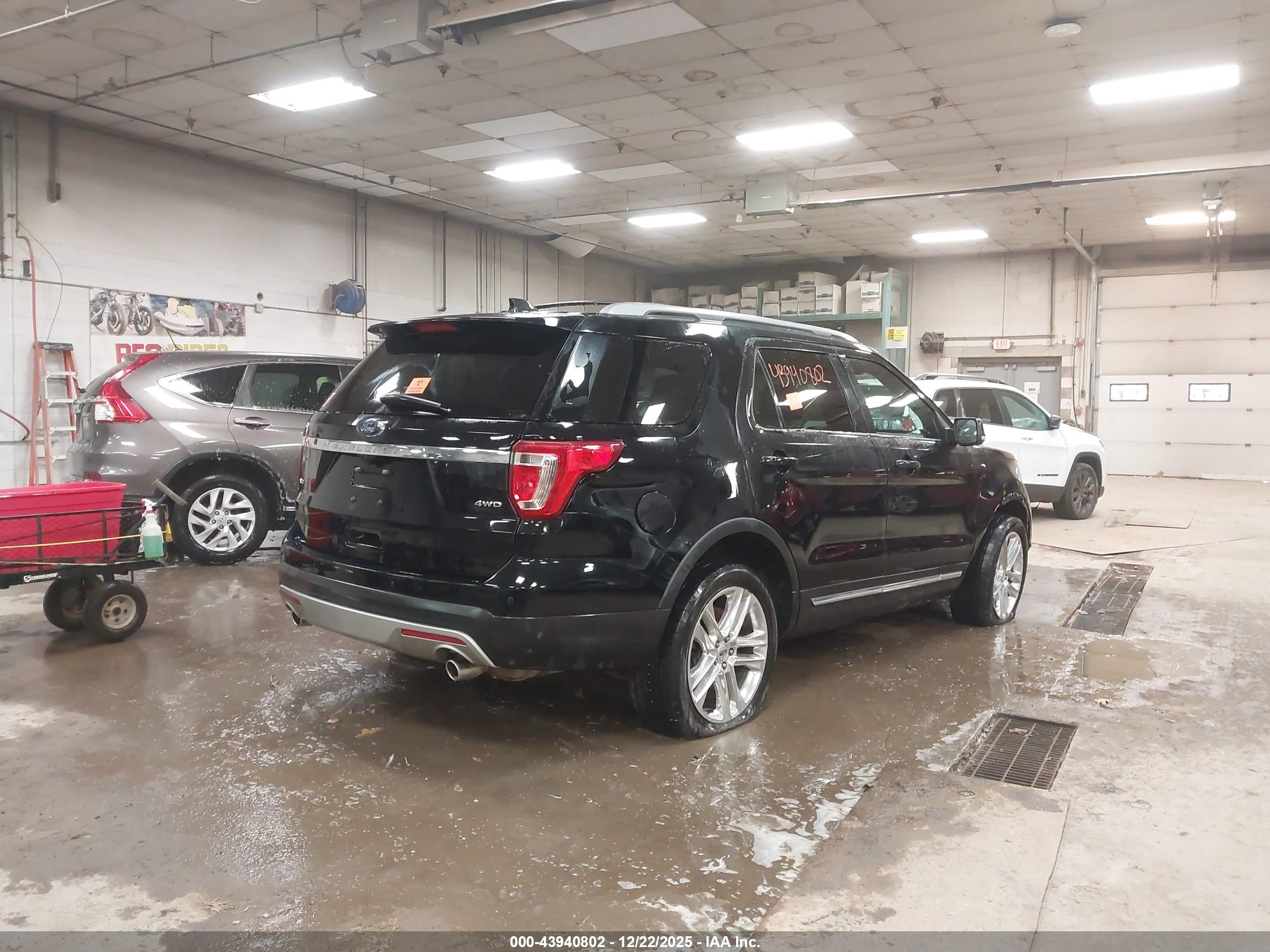 FORD EXPLORER image 4