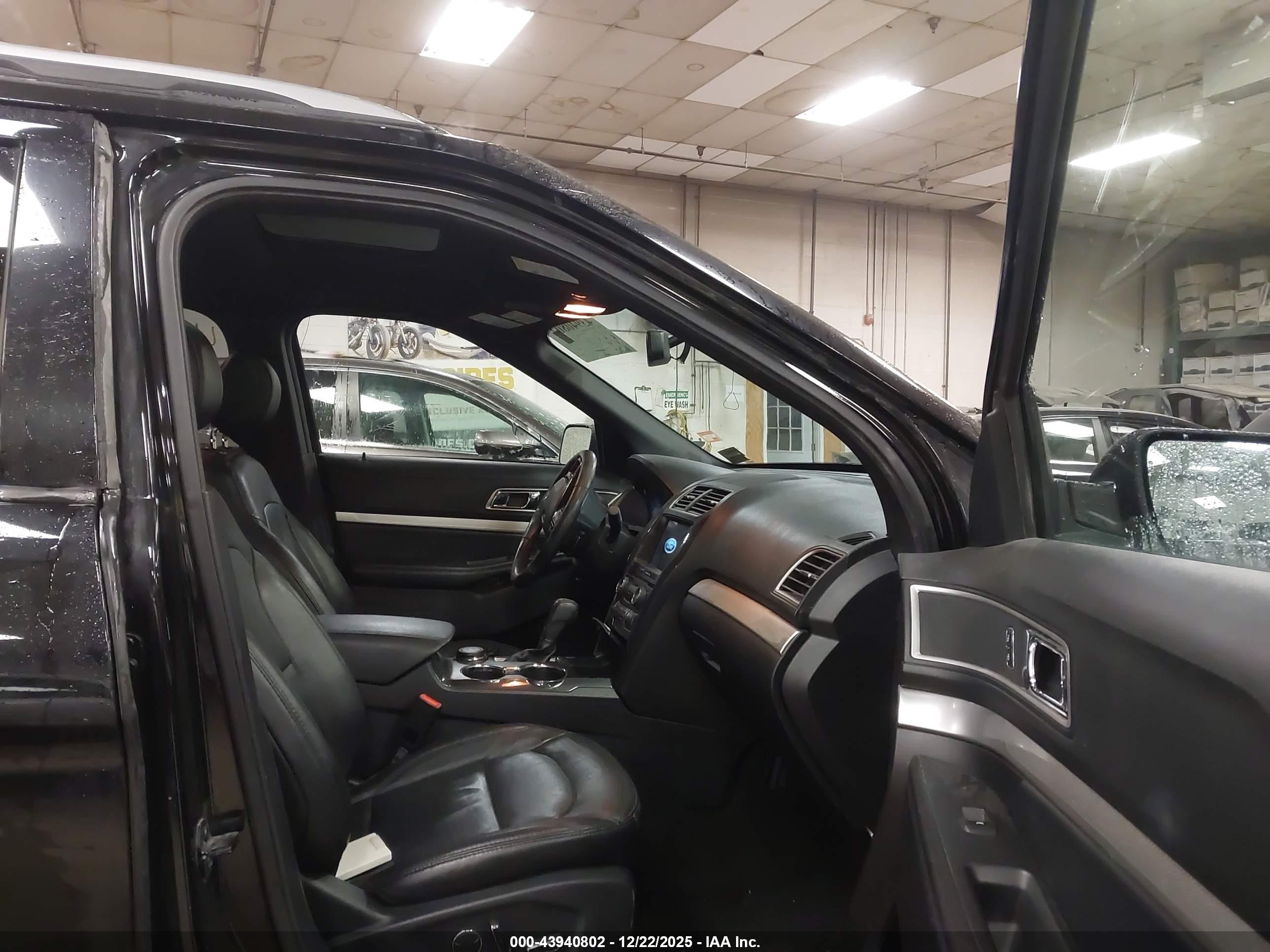 FORD EXPLORER image 5